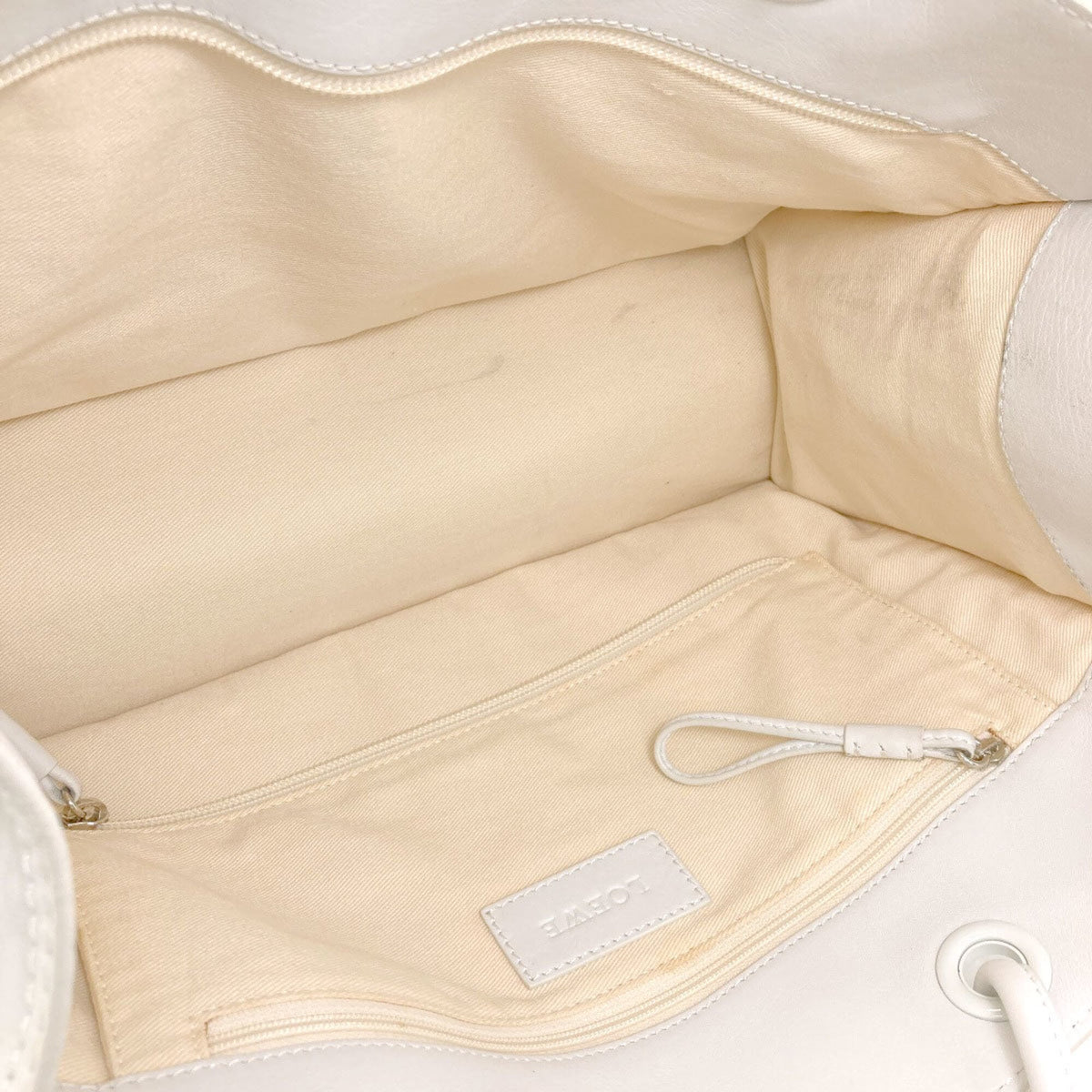 Loewe White Leather Tote Bag (Pre-Owned)