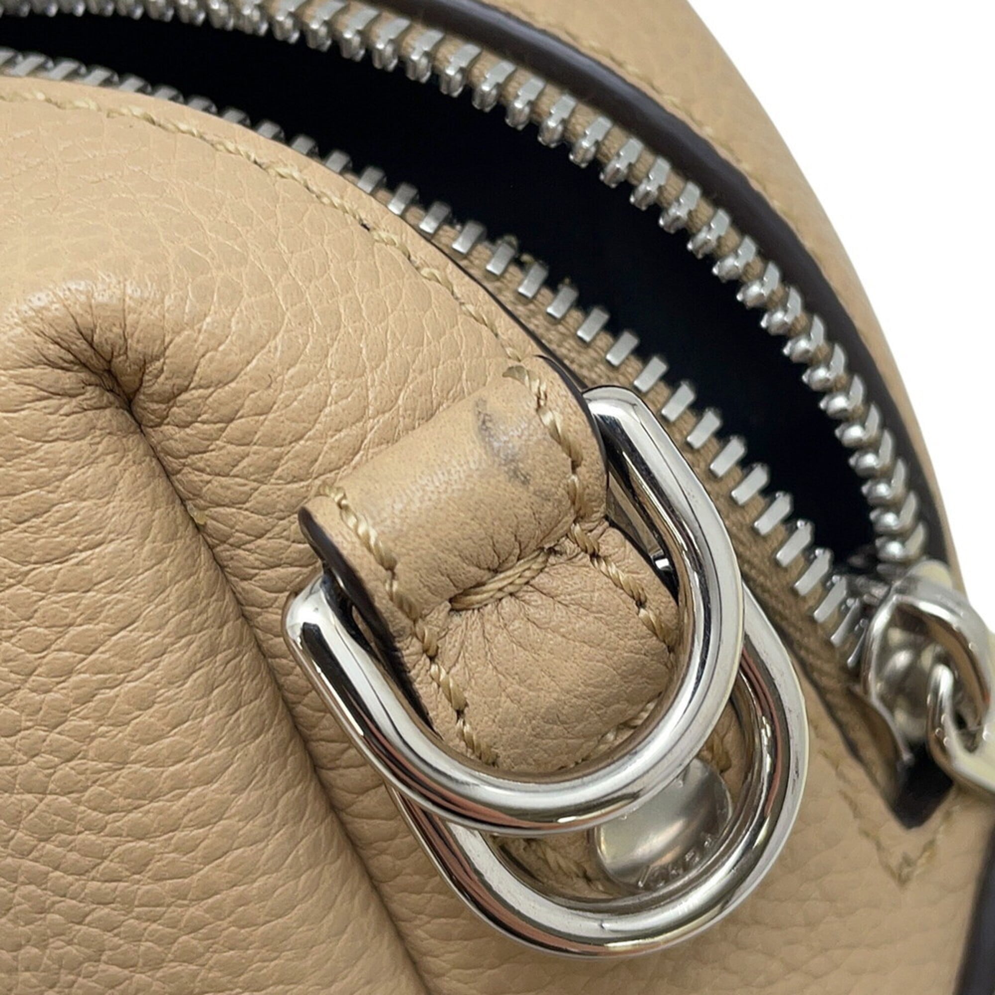 Fendi Beige Leather Handbag Shoulder Bag (Pre-Owned)