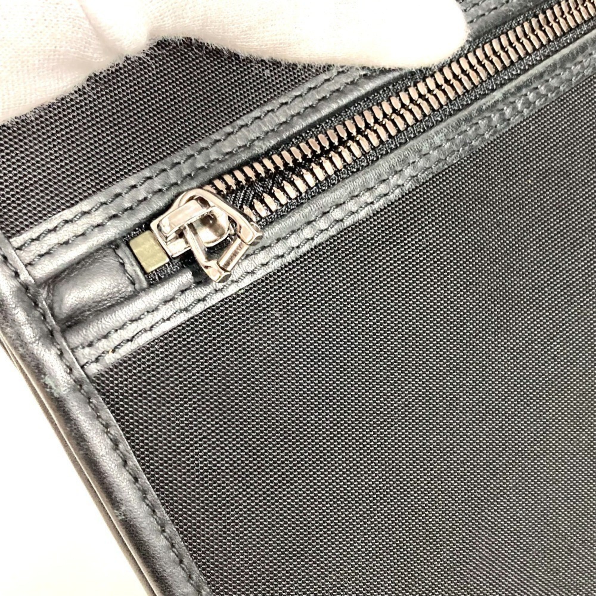 Gucci Black Nylon Clutch Bag Pouch (Pre-Owned)