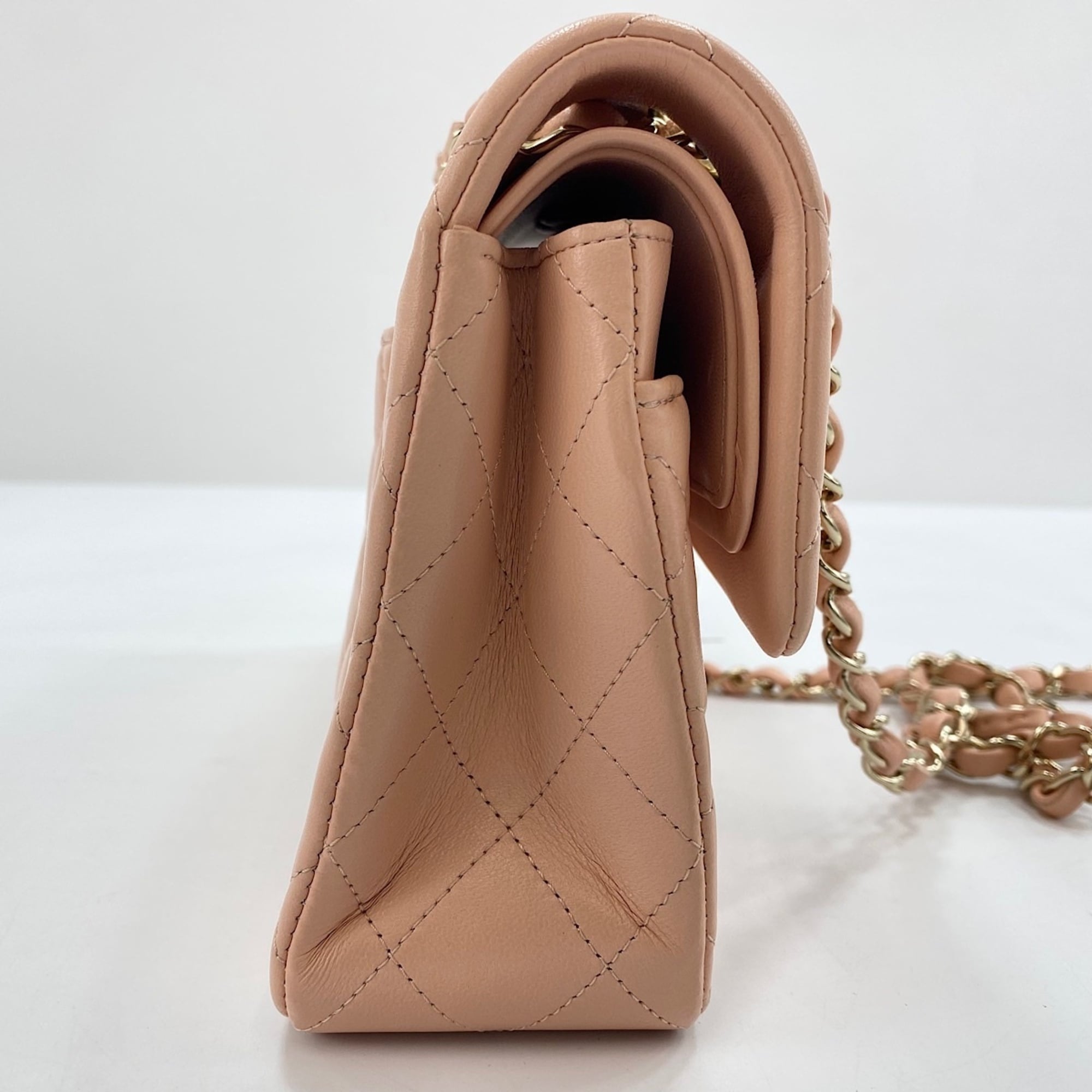 Chanel Matelasse Pink Leather Shoulder Bag (Pre-Owned)