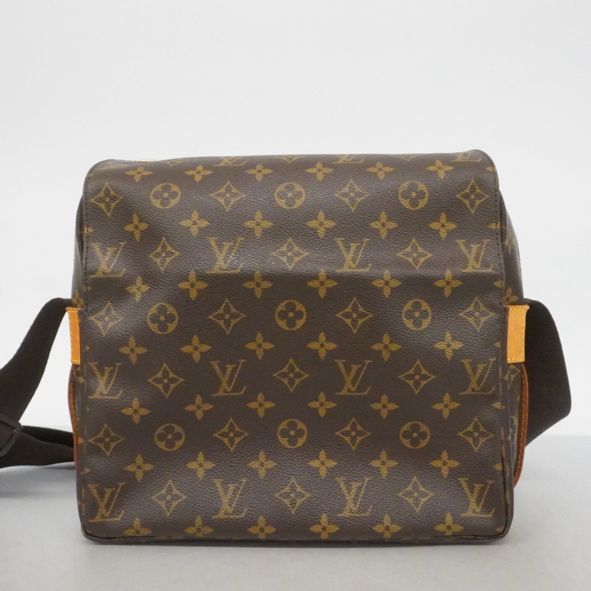 Louis Vuitton Brown Shoulder Bag (Pre-Owned)