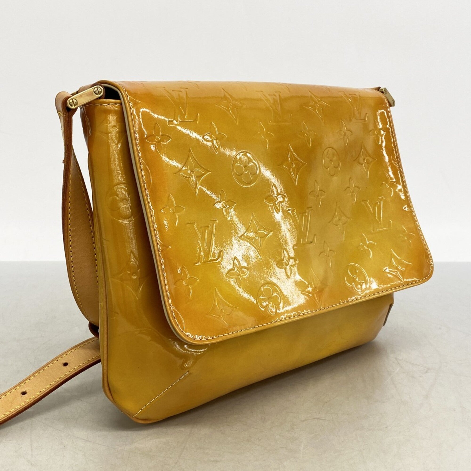Louis Vuitton Beige Shoulder Bag (Pre-Owned)