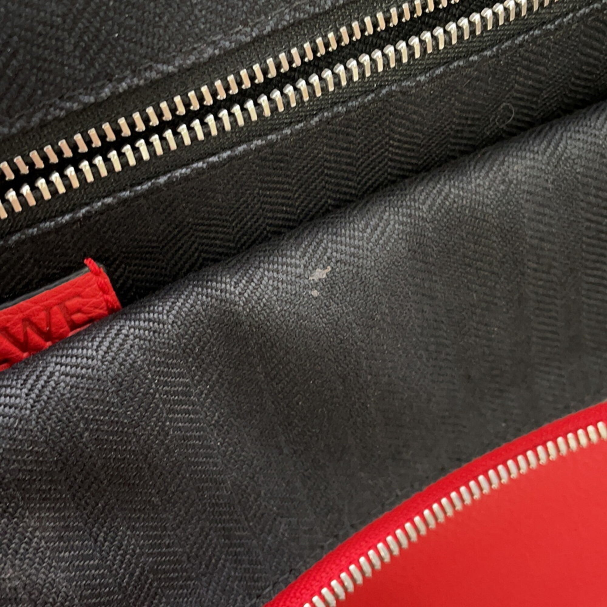 Loewe Red Color Leather Handbag (Pre-Owned)