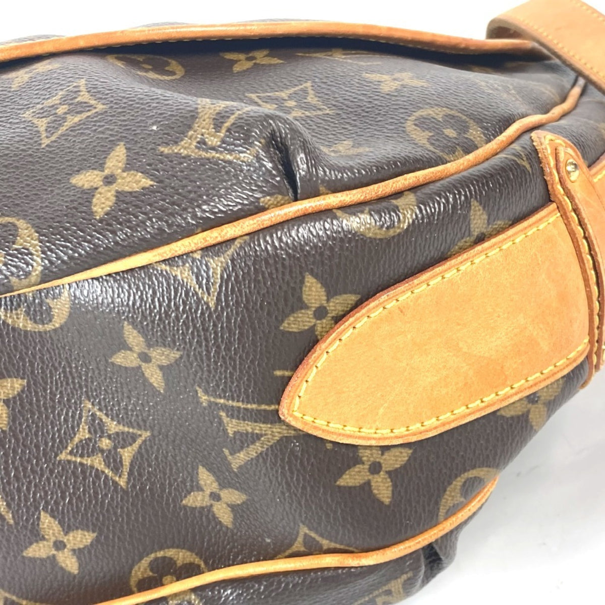 Louis Vuitton Brown Monogram Shoulder Bag (Pre-Owned)