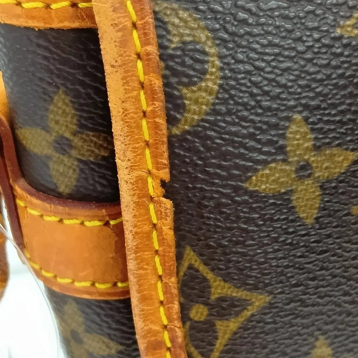 Louis Vuitton Brown Leather Coated Canvas Crossbody Bag Shoulder Bag (Pre-Owned)