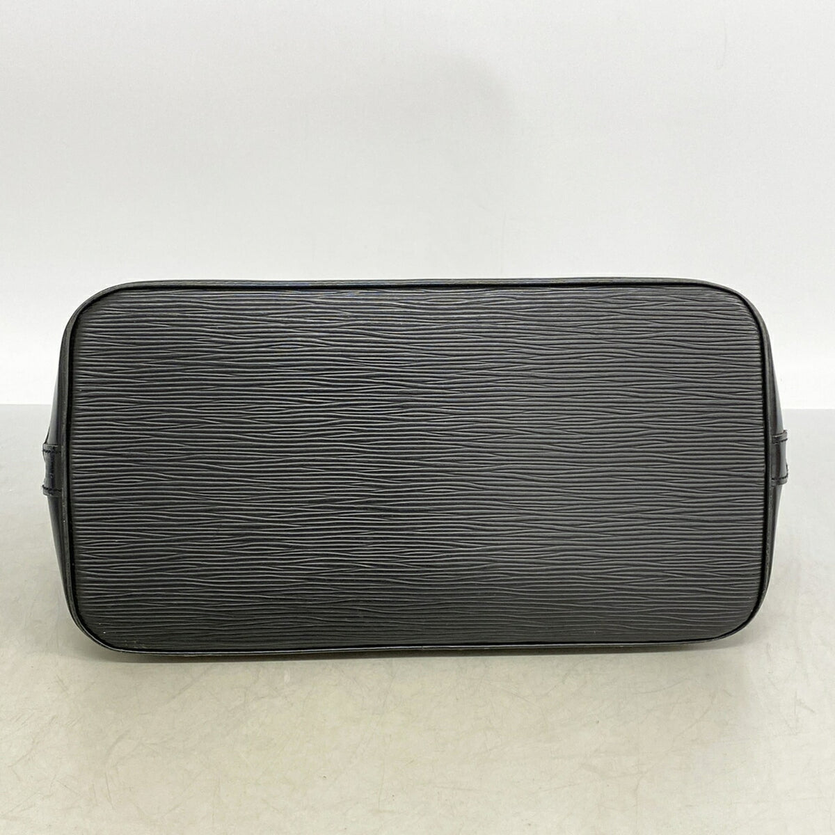 Louis Vuitton Noir Handbag (Pre-Owned)