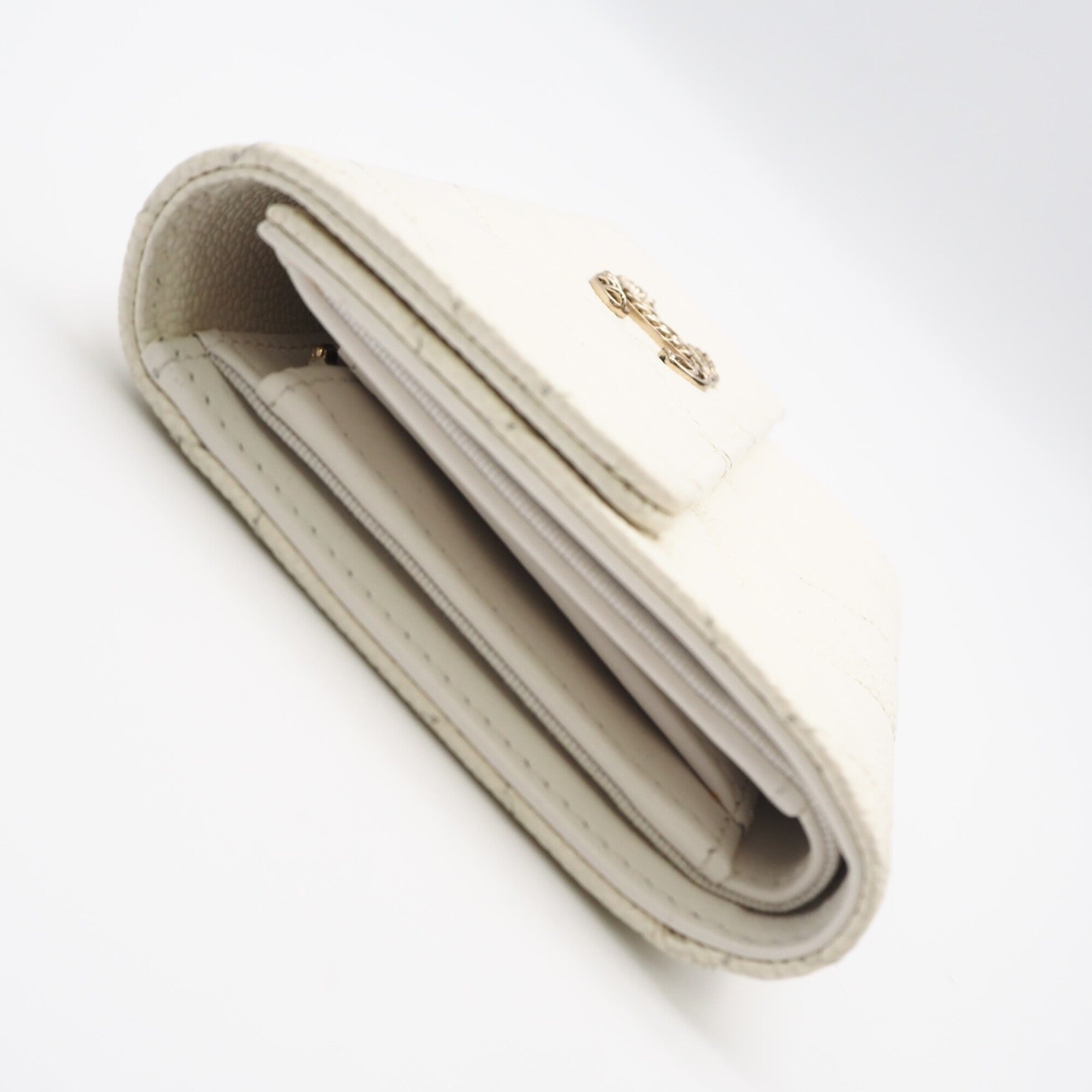 Chanel White Grained Calfskin Wallet (Tri-Fold) (Pre-Owned)