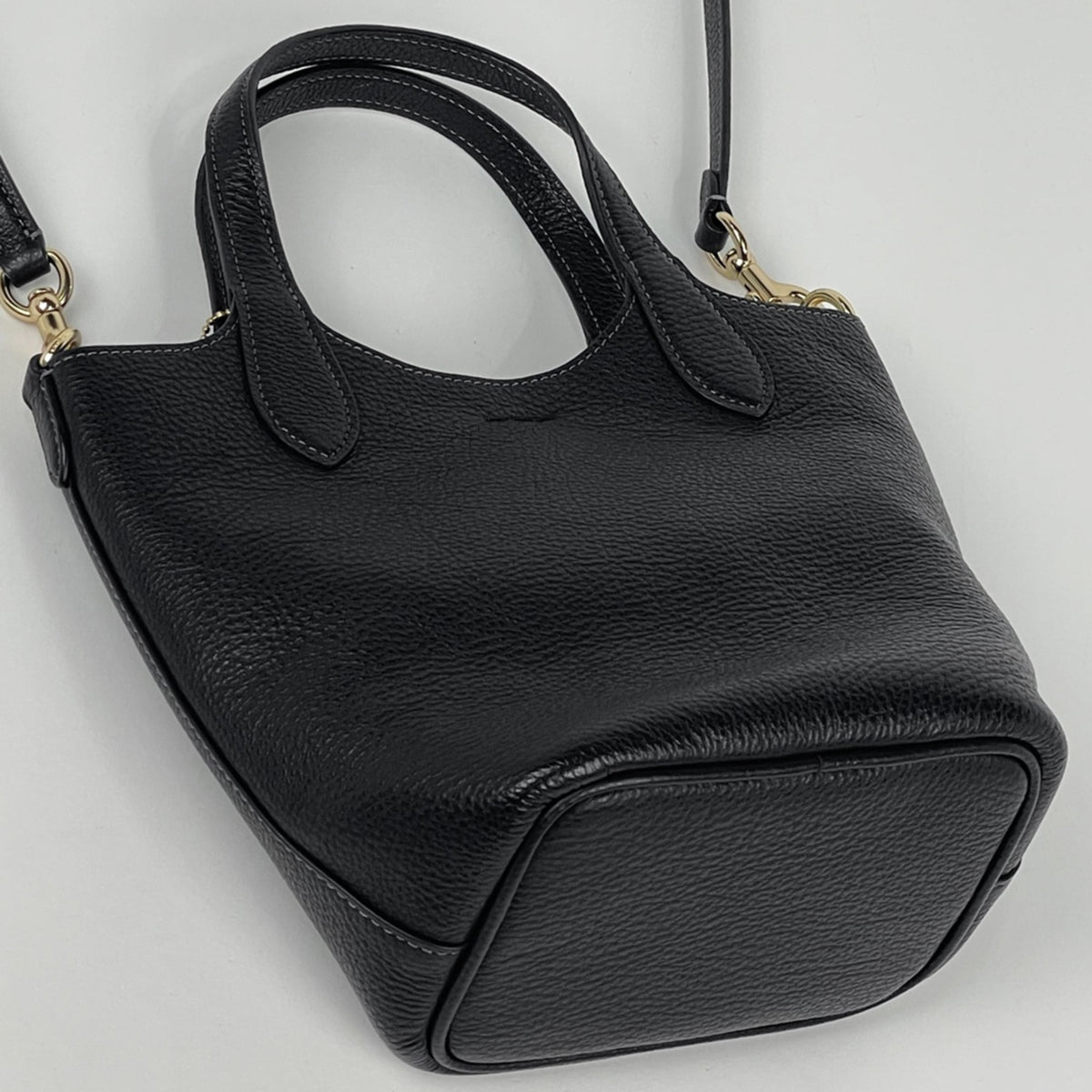 Coach Black Leather Handbag (Pre-Owned)