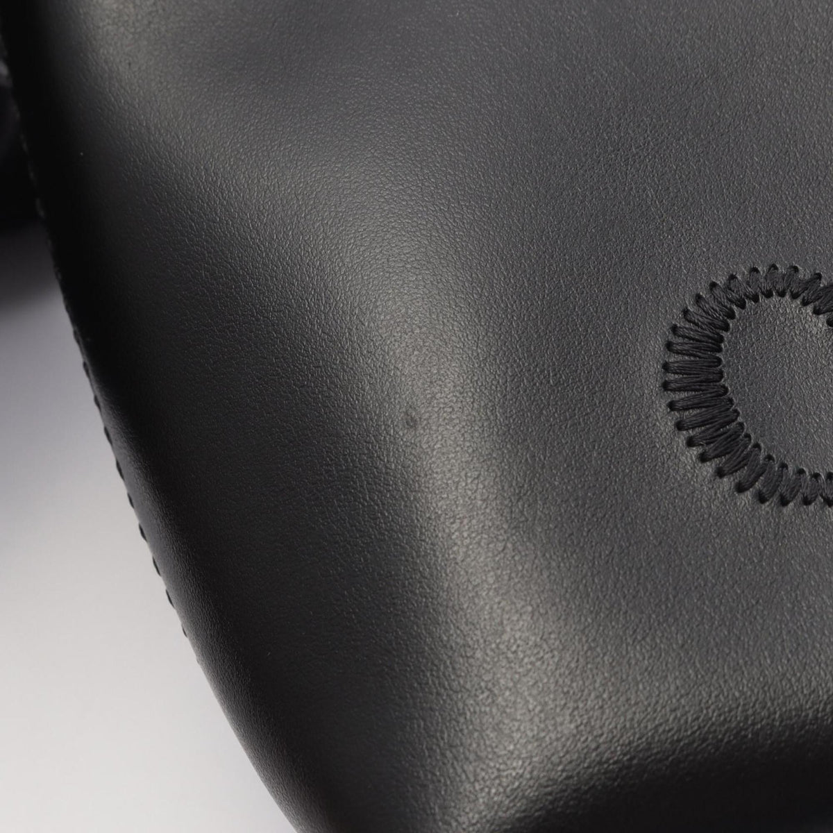 Chloé Black Leather Handbag (Pre-Owned)