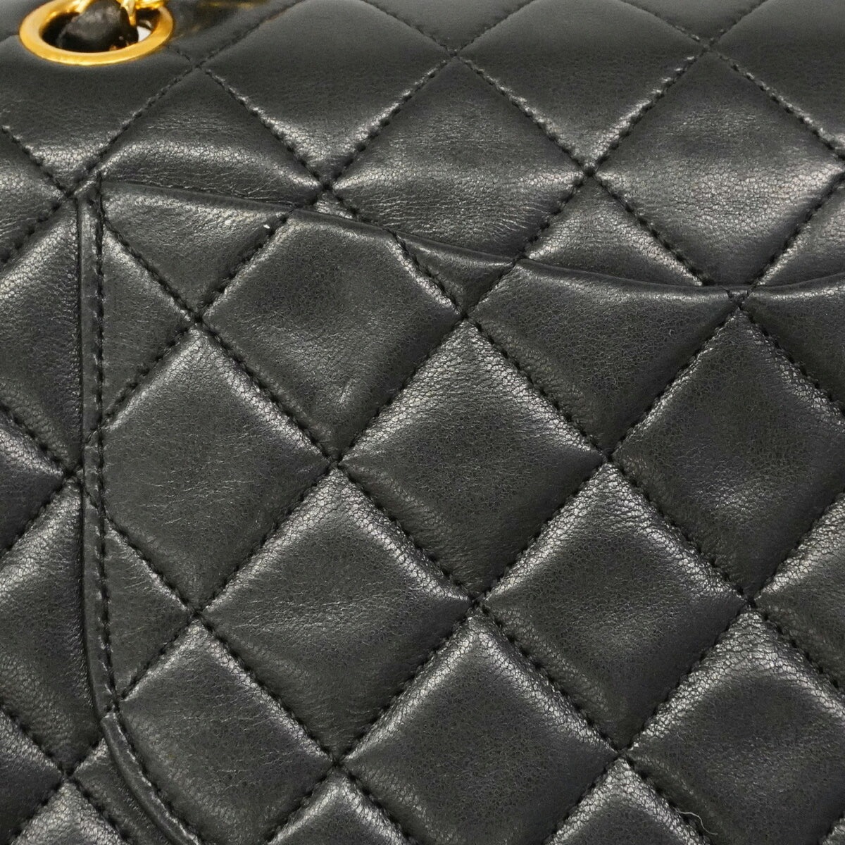Chanel Black Leather Shoulder Bag (Pre-Owned)