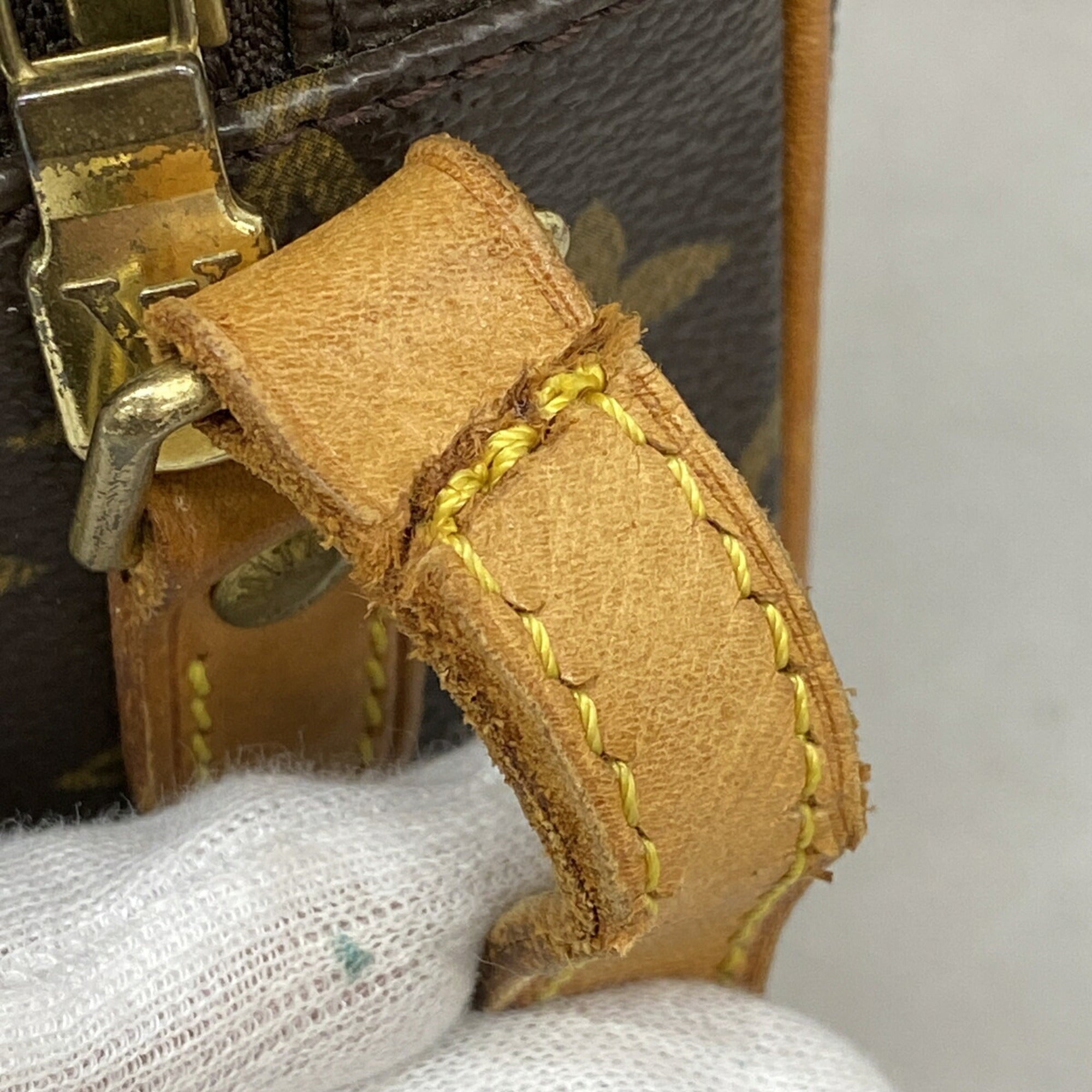 Louis Vuitton Brown Shoulder Bag (Pre-Owned)