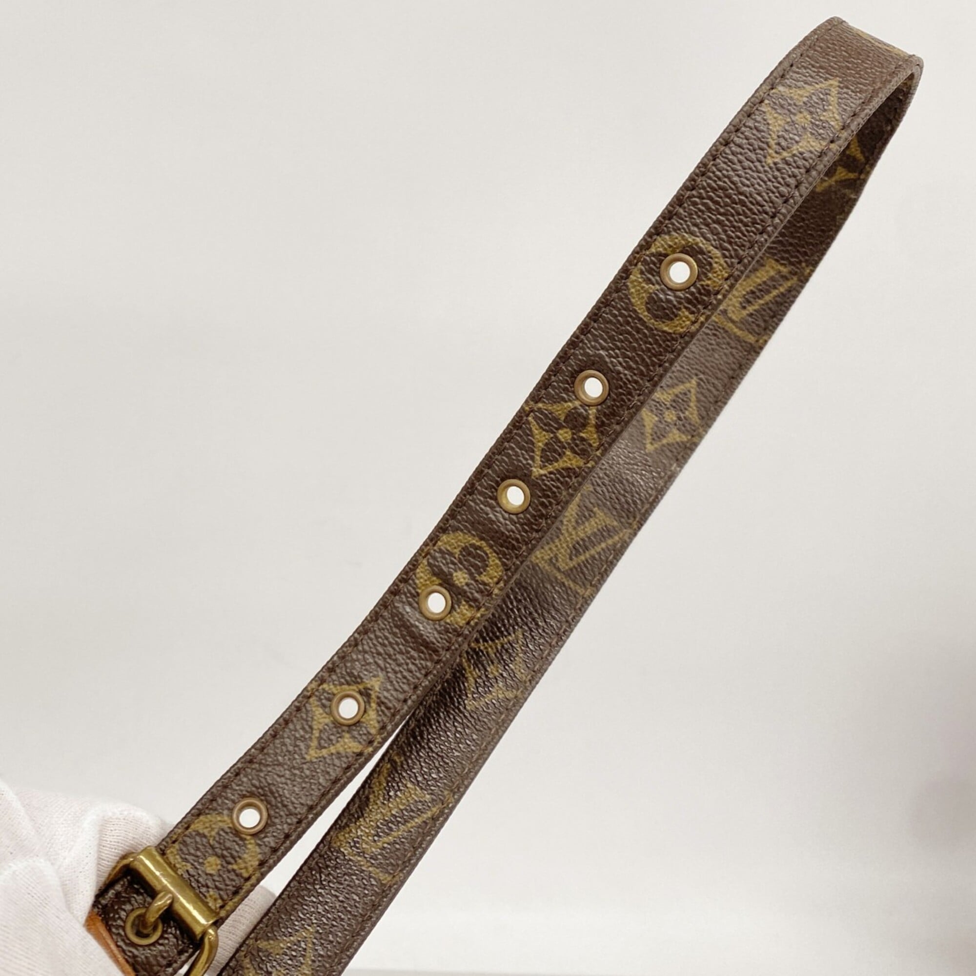Louis Vuitton Brown Shoulder Bag (Pre-Owned)