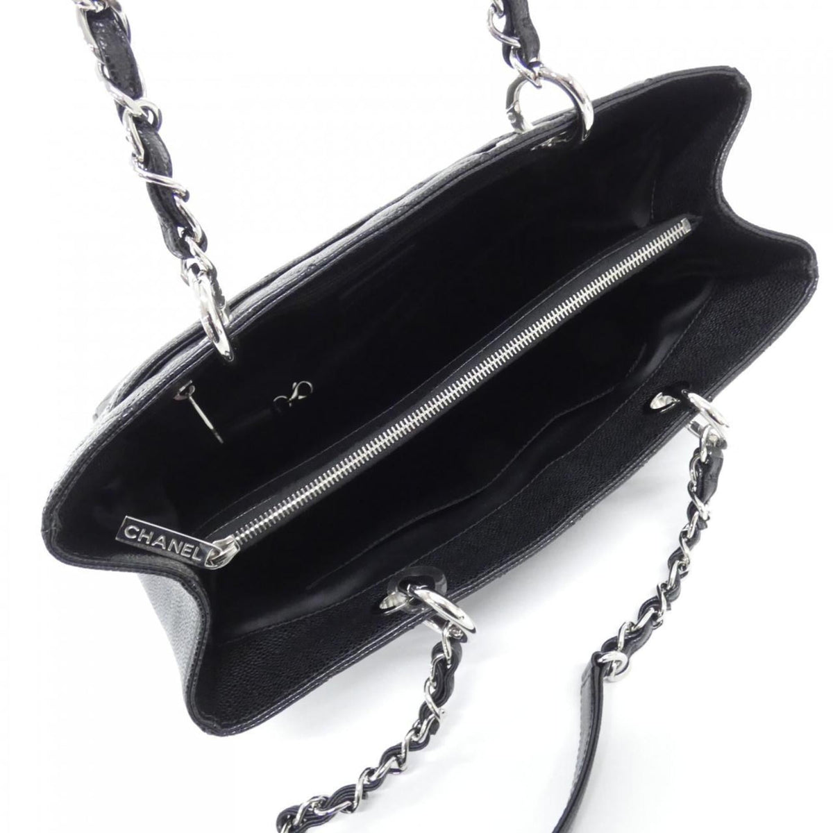 Chanel Black Grained Calfskin Shoulder Bag (Pre-Owned)