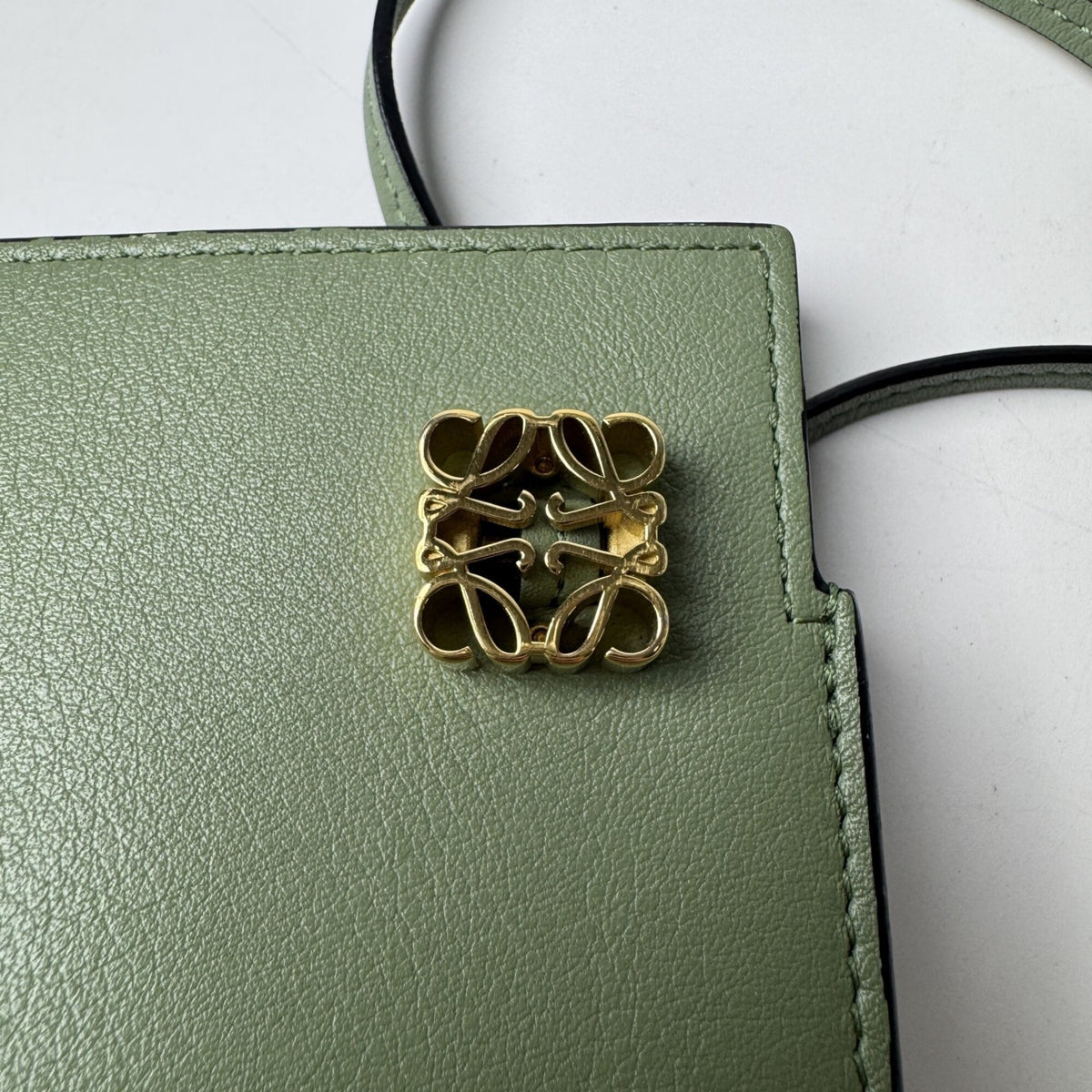 Loewe Green Leather Shoulder Bag (Pre-Owned)