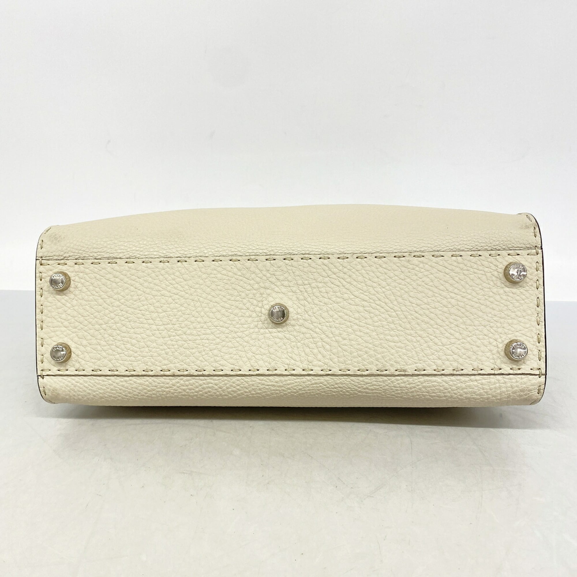Fendi Beige Leather Handbag (Pre-Owned)