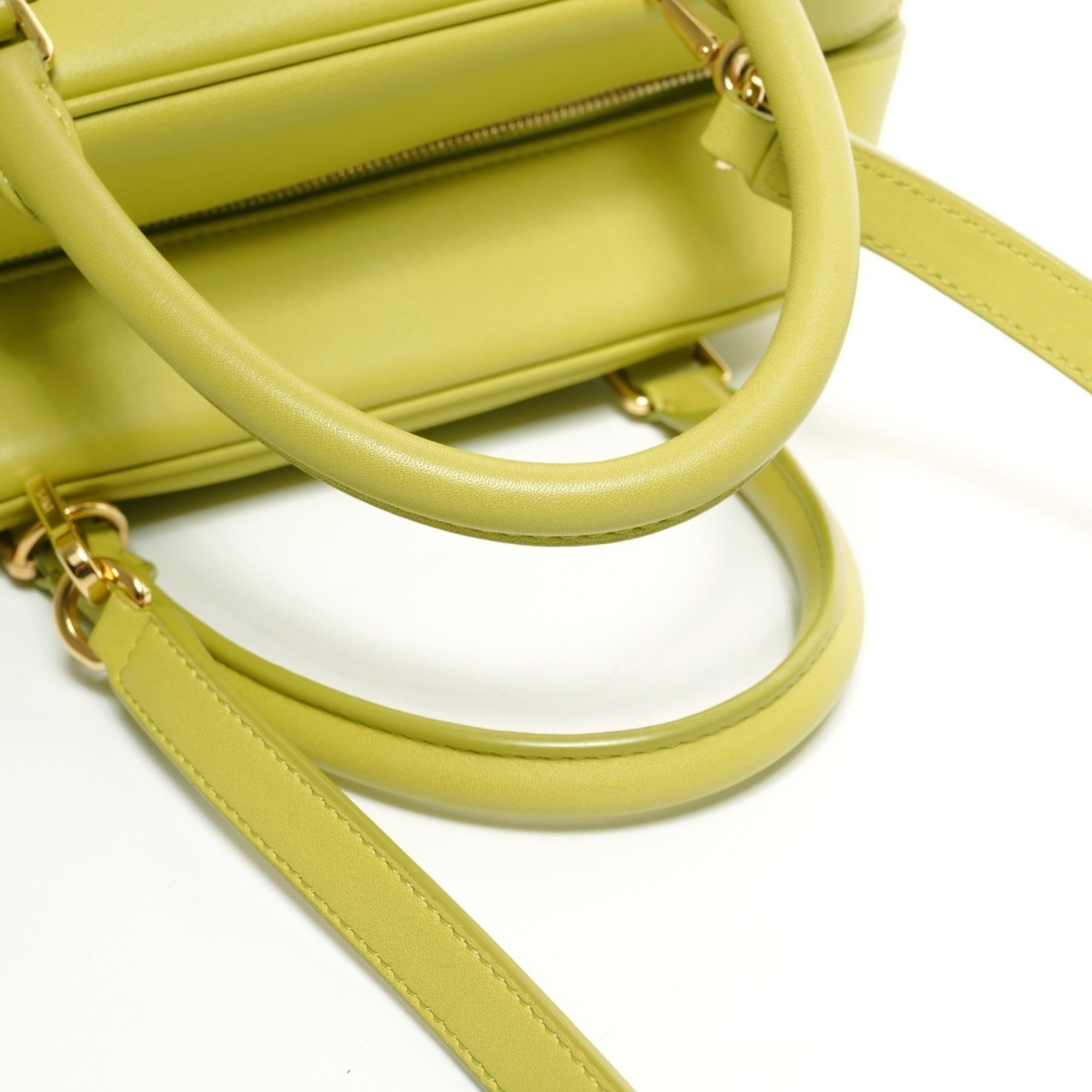 Loewe Amazona Green Leather Handbag (Pre-Owned)