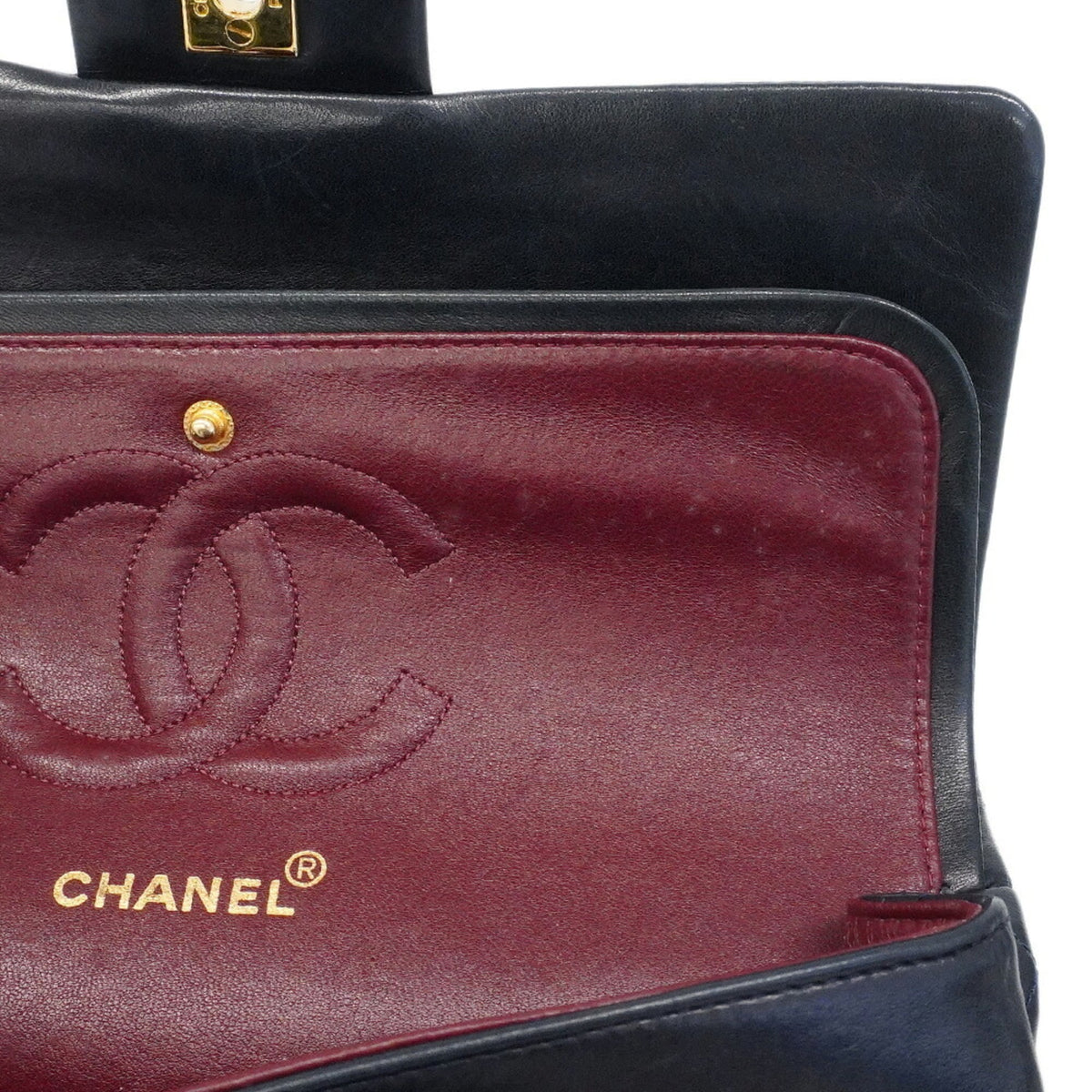 Chanel Black Leather Shoulder Bag (Pre-Owned)