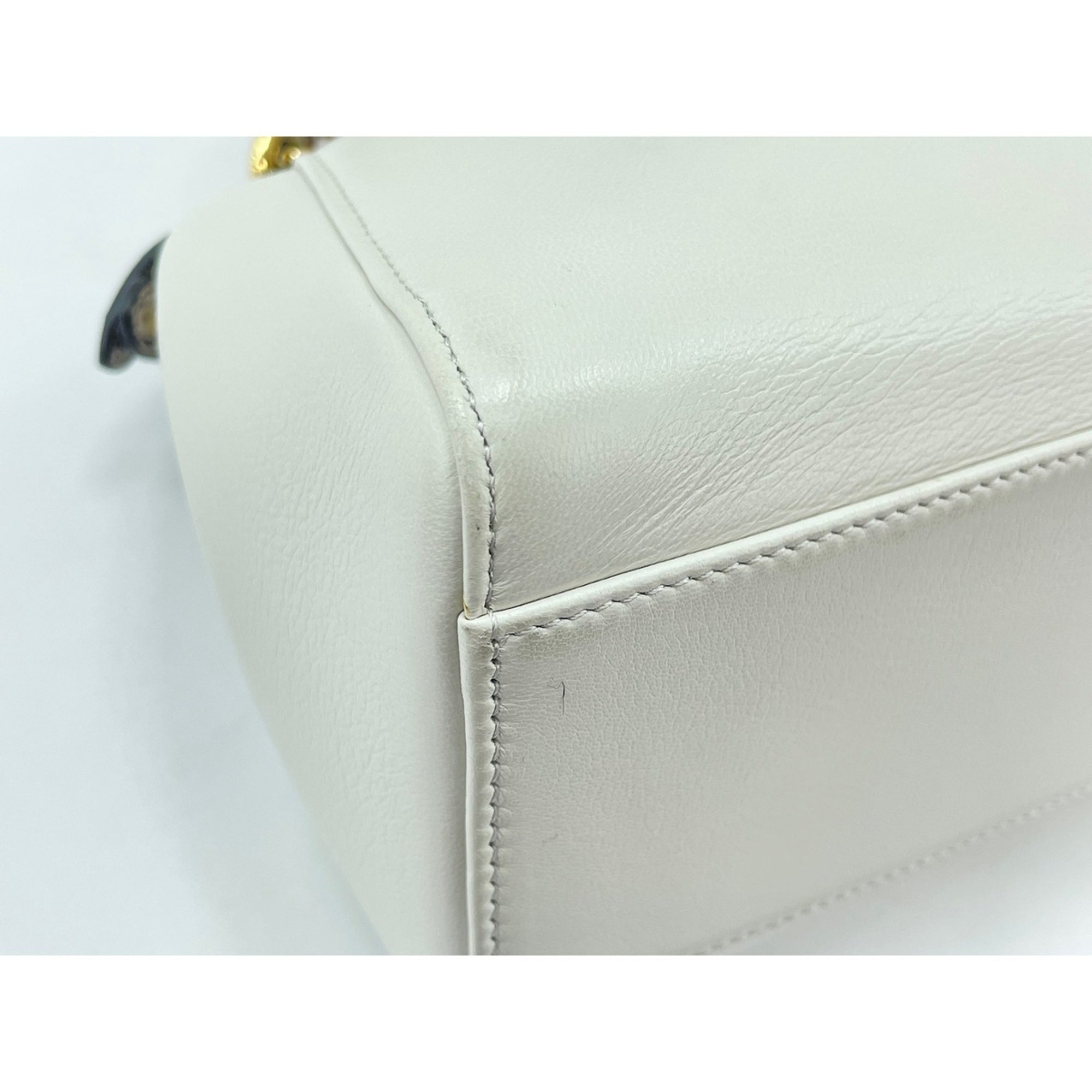 Fendi White Handbag (Pre-Owned)