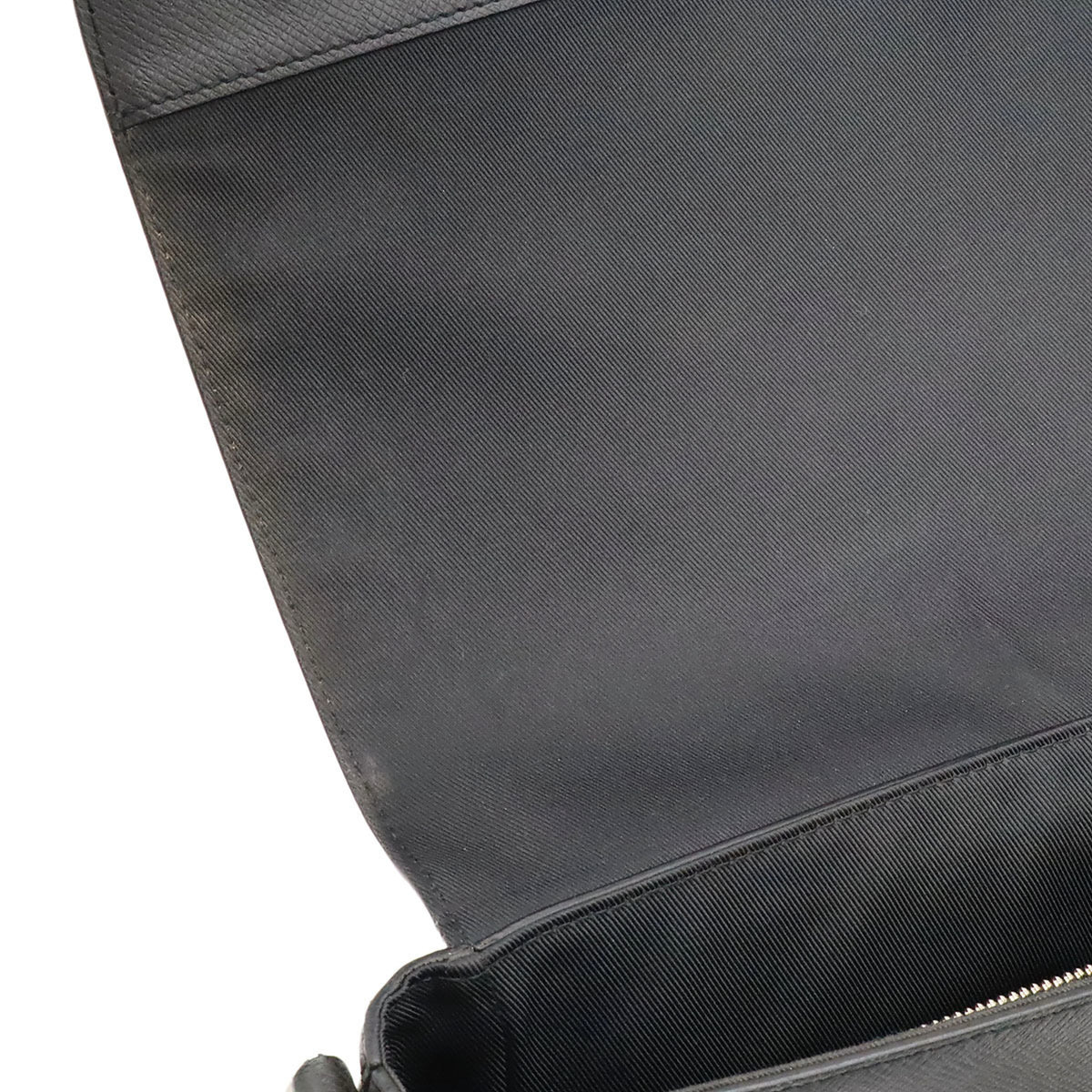 Louis Vuitton Taiga Black Noir Taiga Leather Handbag Shoulder Bag (Pre-Owned)