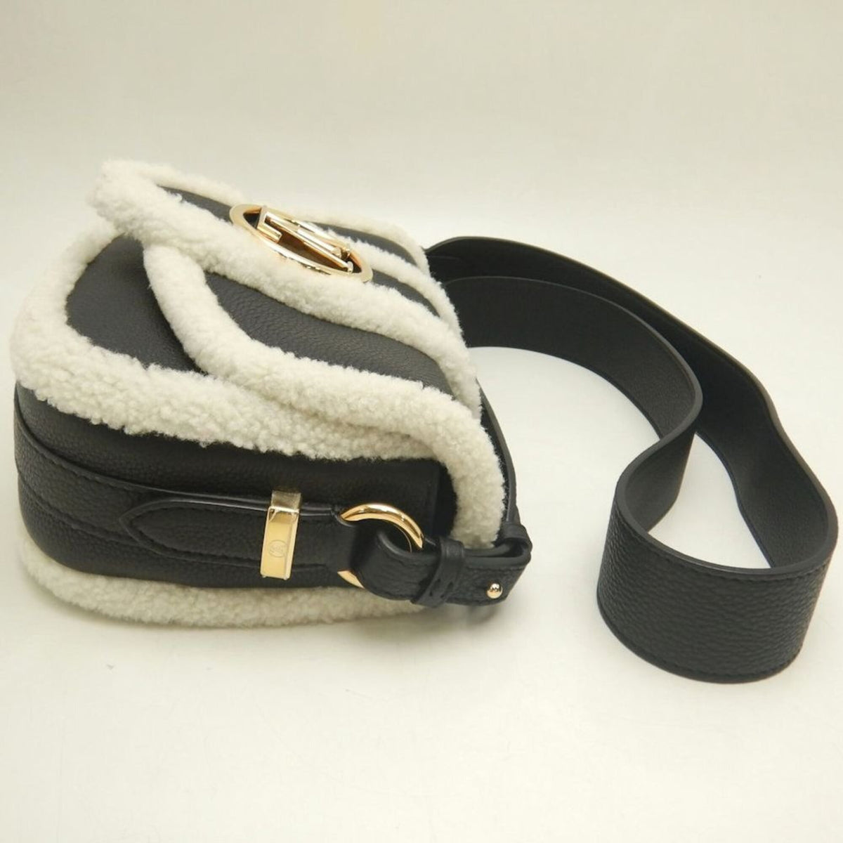 Louis Vuitton Noir White Wool Leather Shoulder Bag (Pre-Owned)