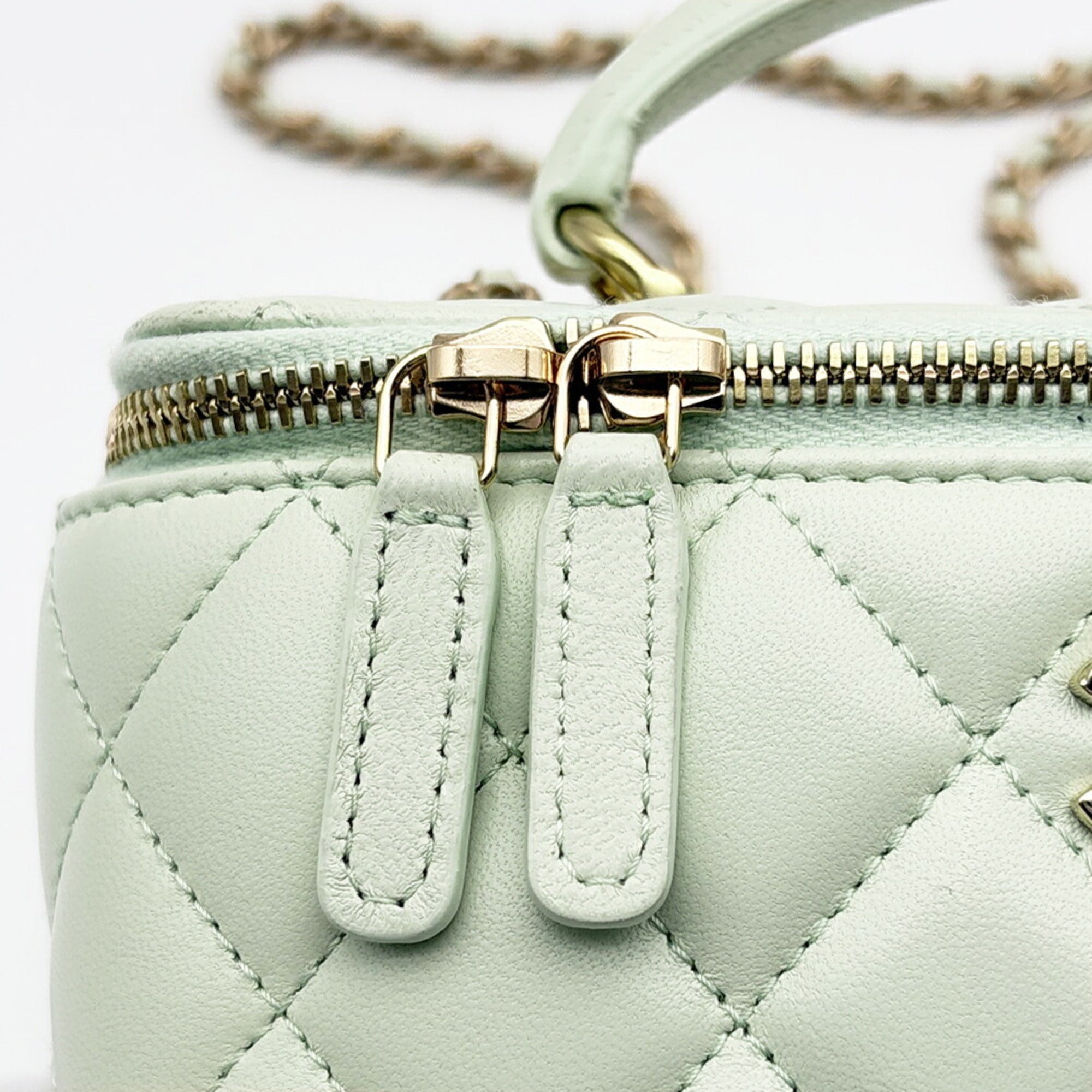Chanel Light Green Leather Shoulder Bag (Pre-Owned)