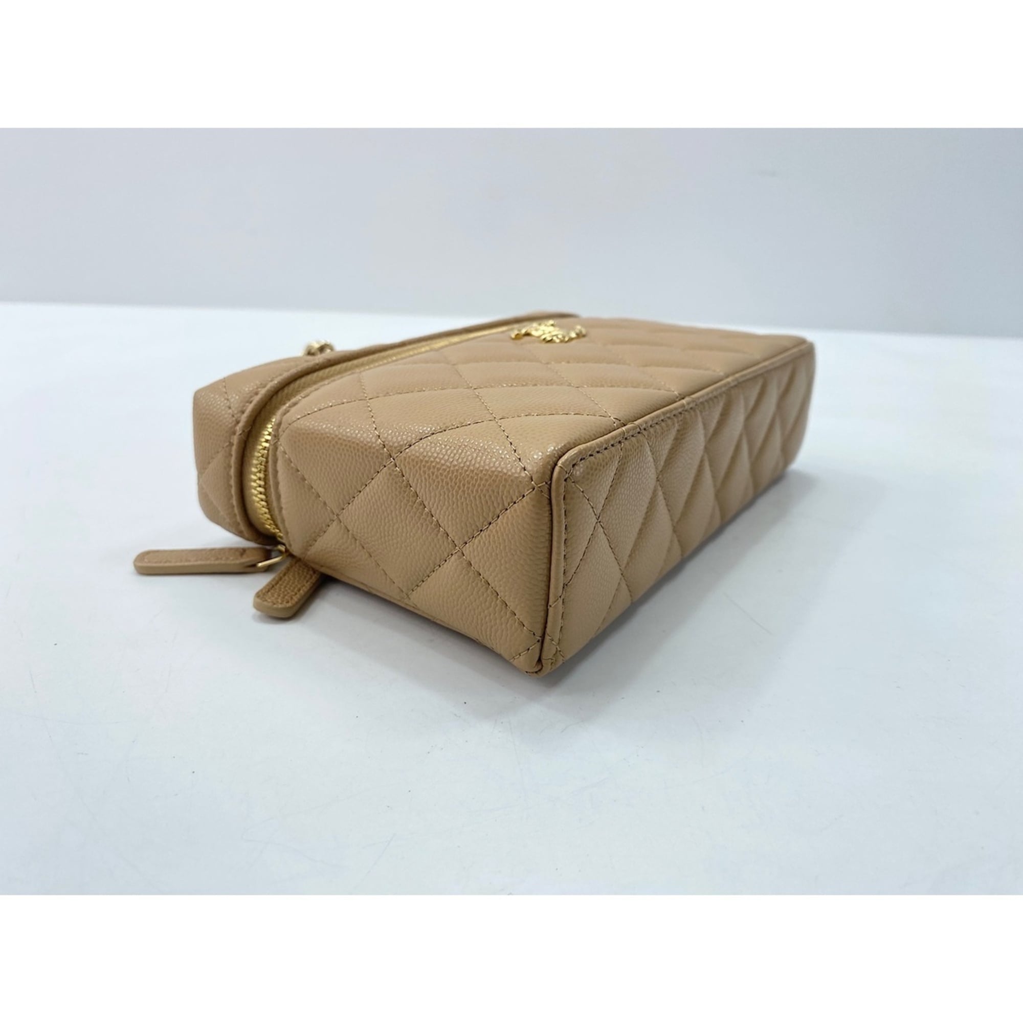 Chanel Beige Shoulder Bag (Pre-Owned)