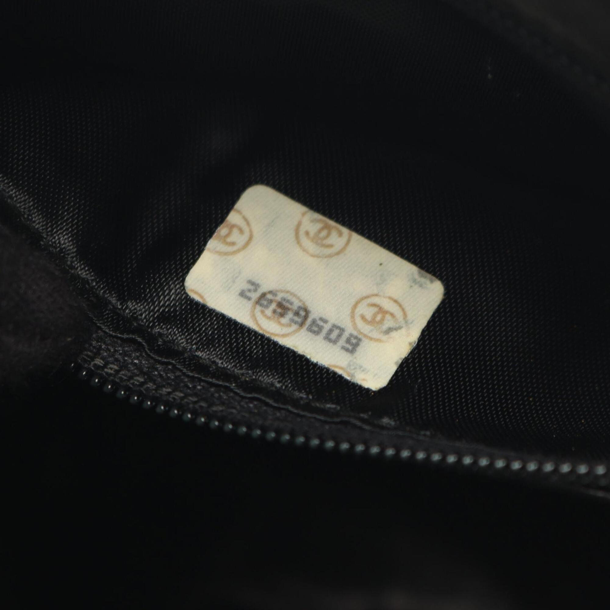 Chanel Black Leather Shoulder Bag (Pre-Owned)