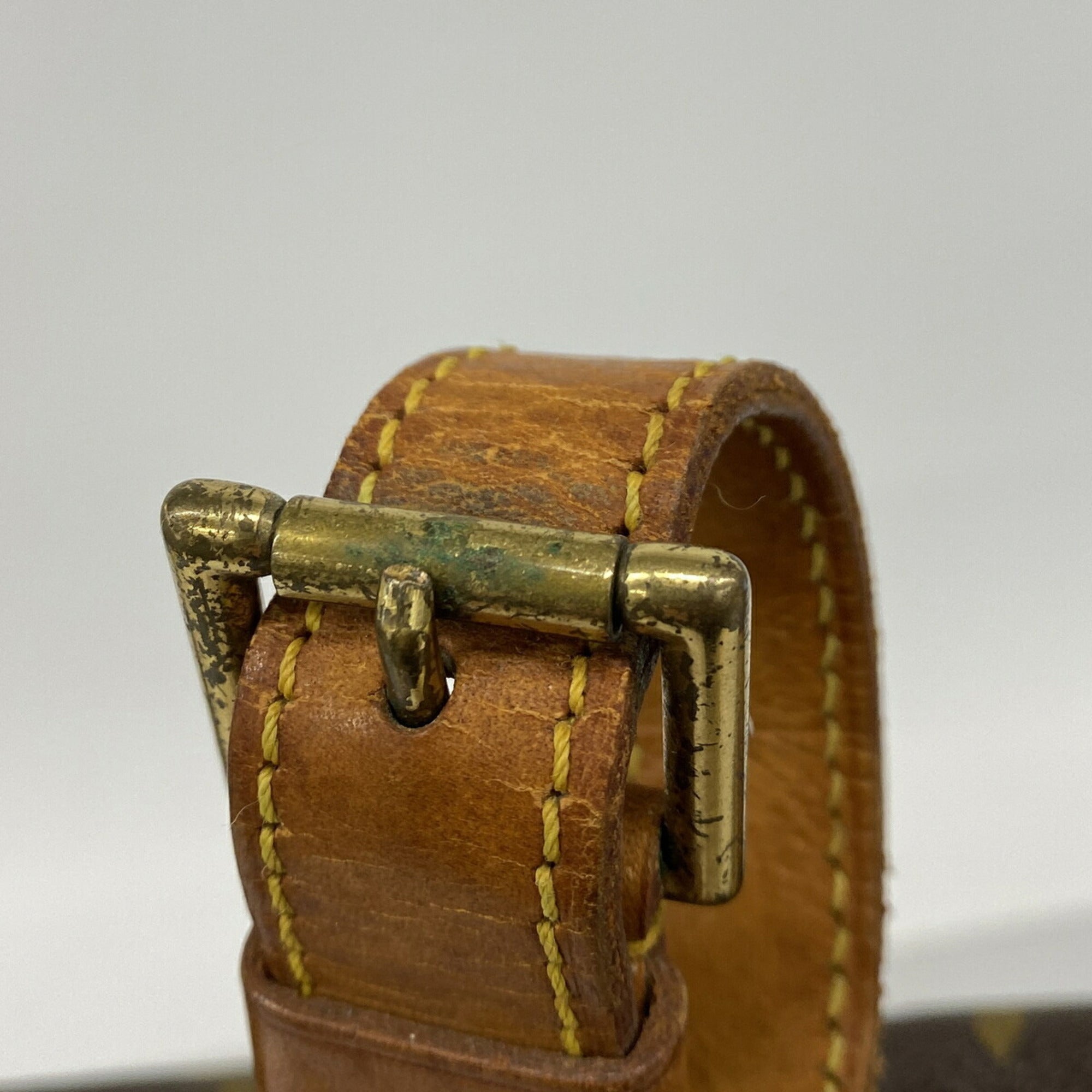 Louis Vuitton Brown Shoulder Bag (Pre-Owned)