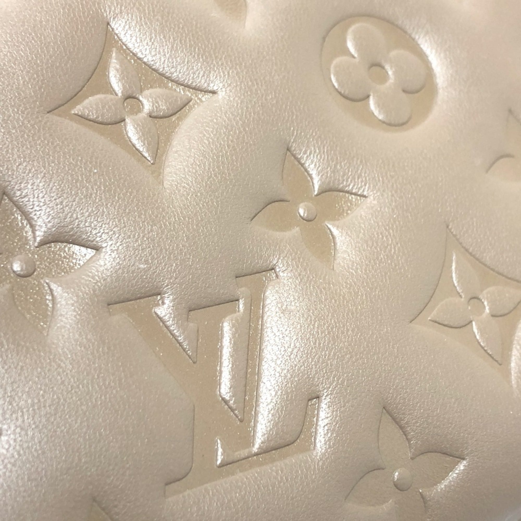 Louis Vuitton Beige Leather Long Wallet (Bi-Fold) (Pre-Owned)