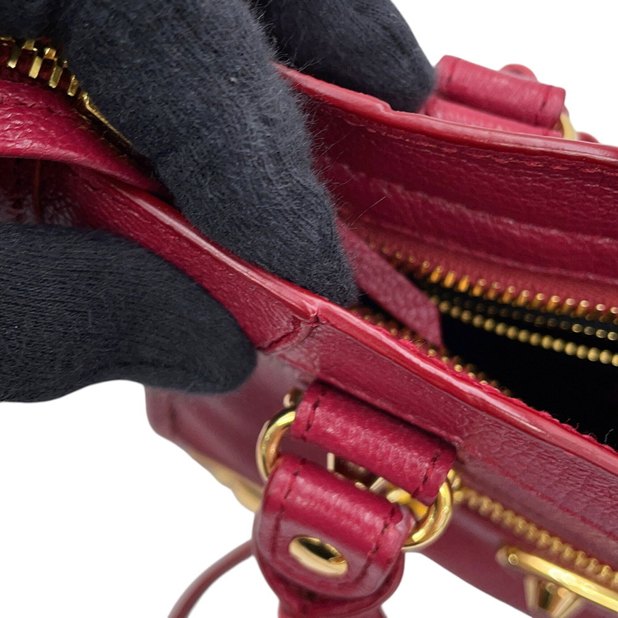 Balenciaga Wine Leather Handbag (Pre-Owned)