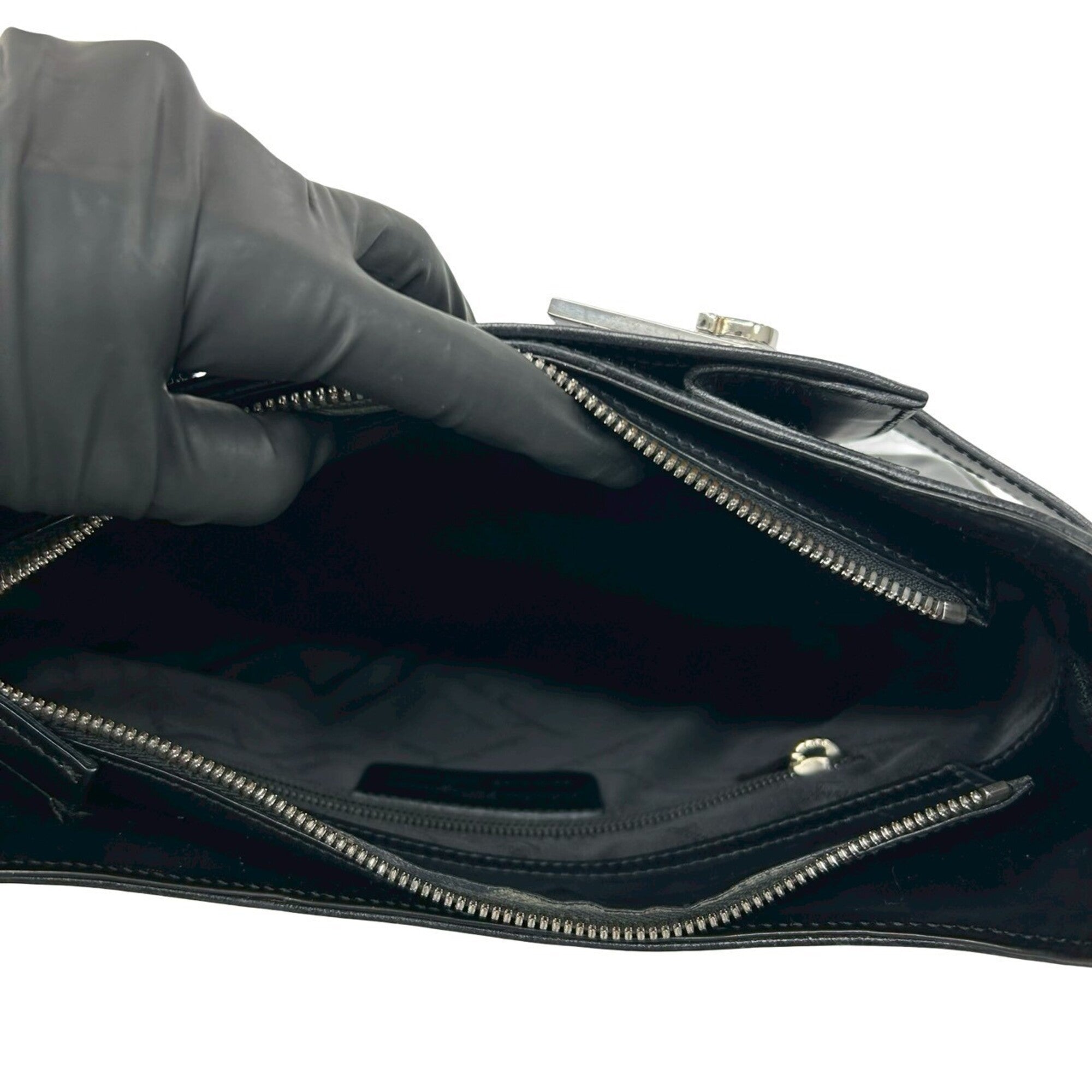 Salvatore Ferragamo Black Leather Shoulder Bag (Pre-Owned)
