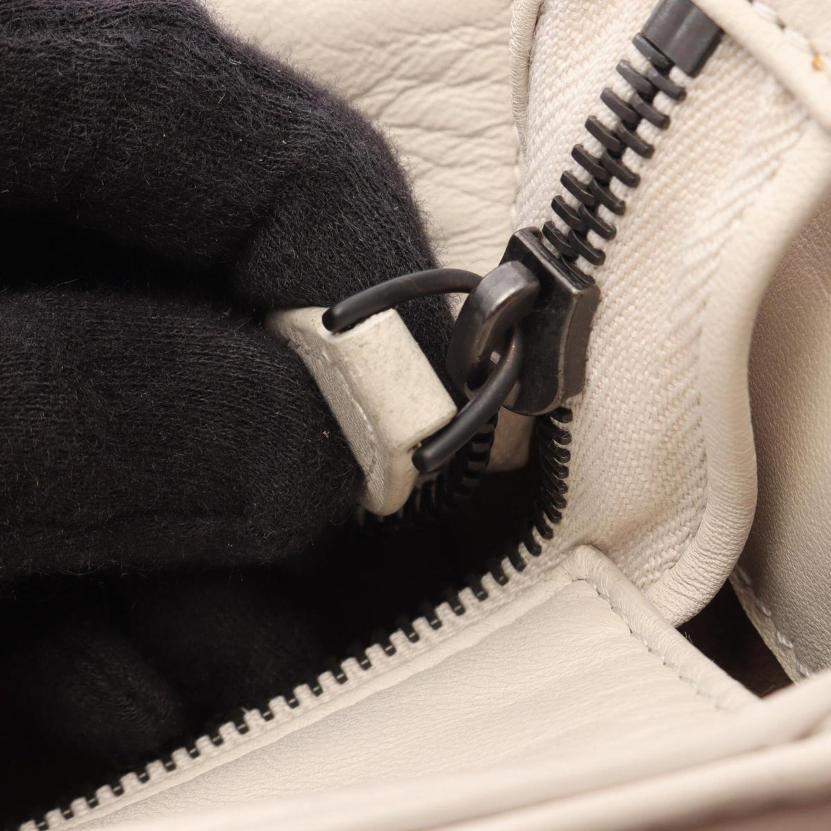 Bottega Veneta White Leather Handbag (Pre-Owned)