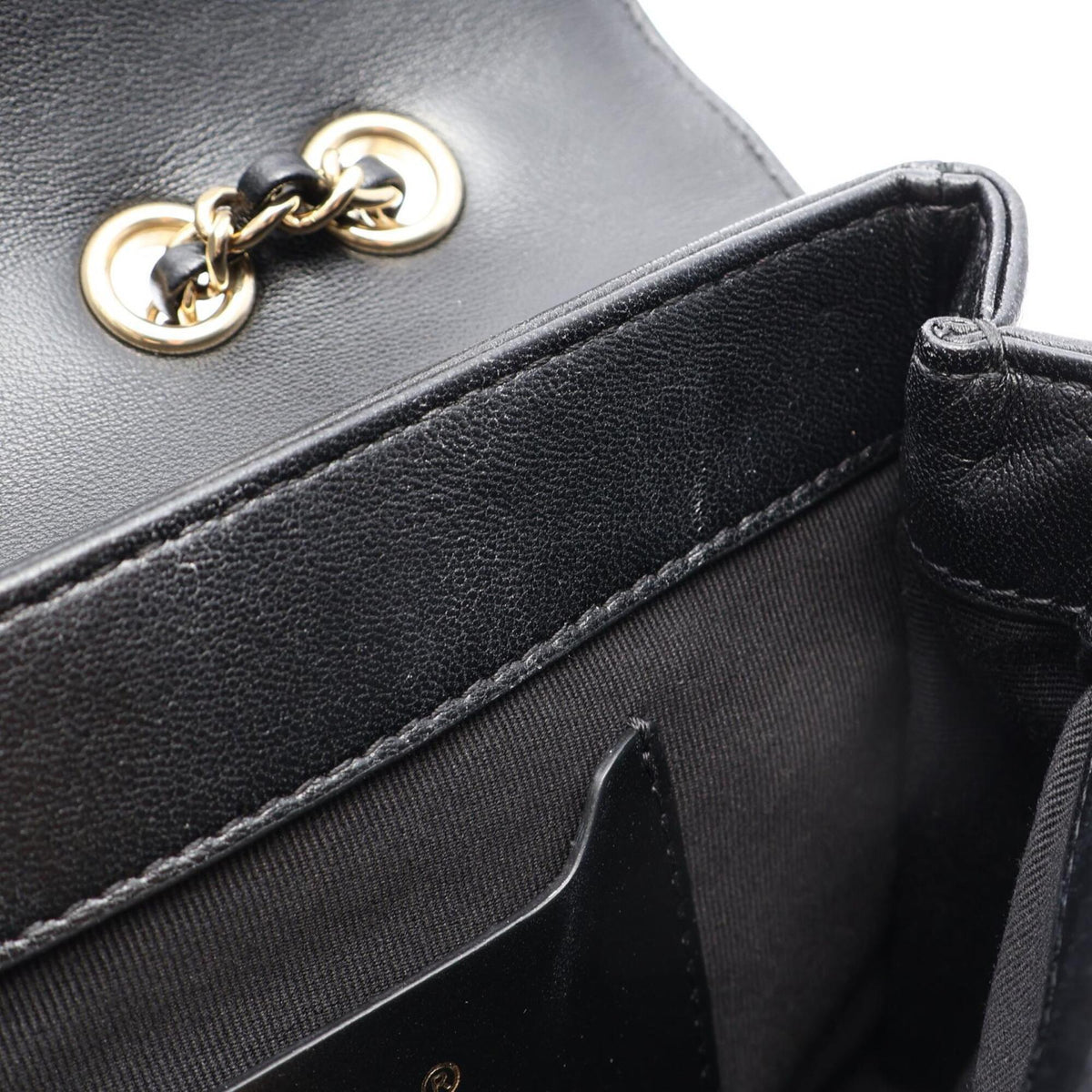 Chanel Black Patent Leather Handbag Shoulder Bag (Pre-Owned)