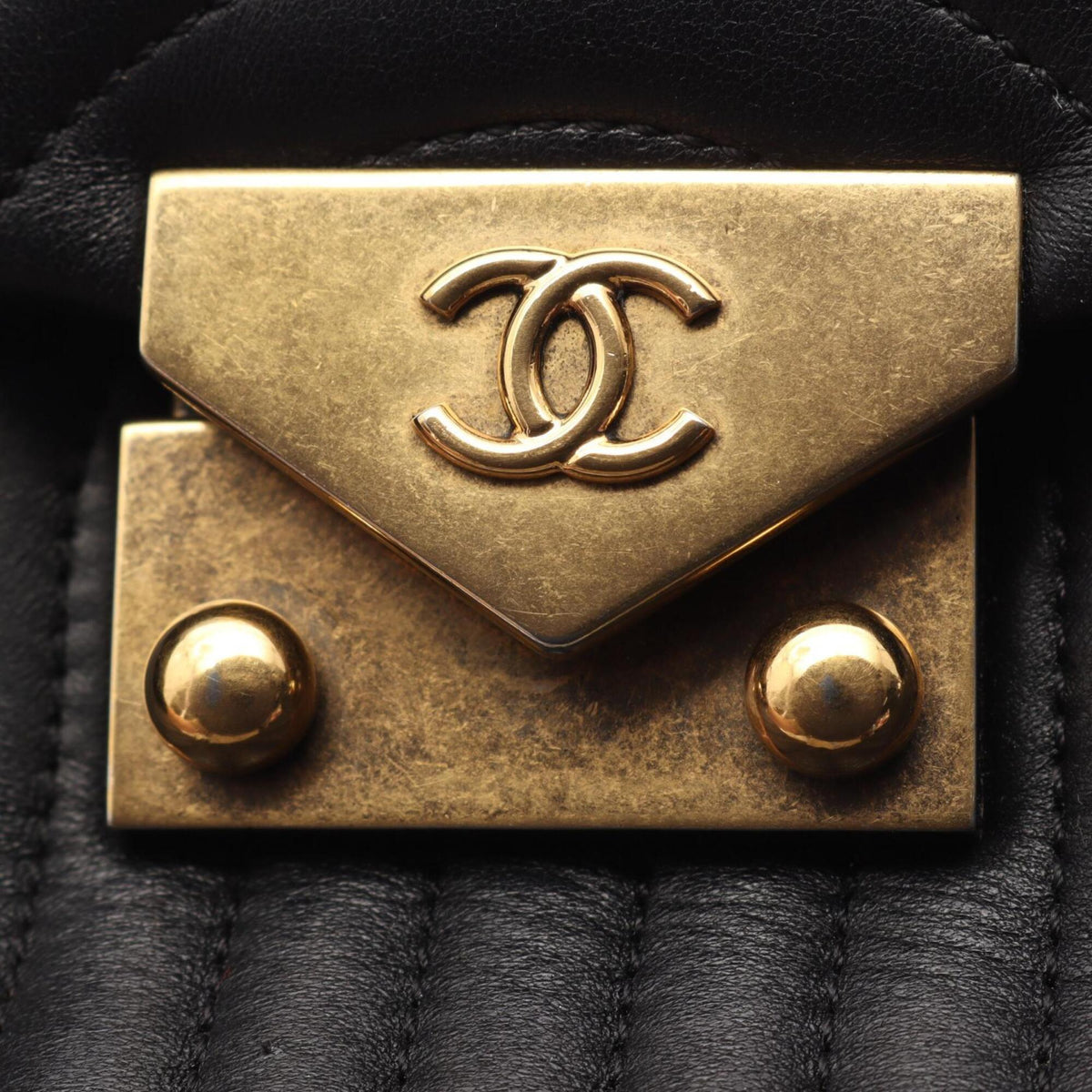 Chanel Black Leather Handbag Shoulder Bag (Pre-Owned)