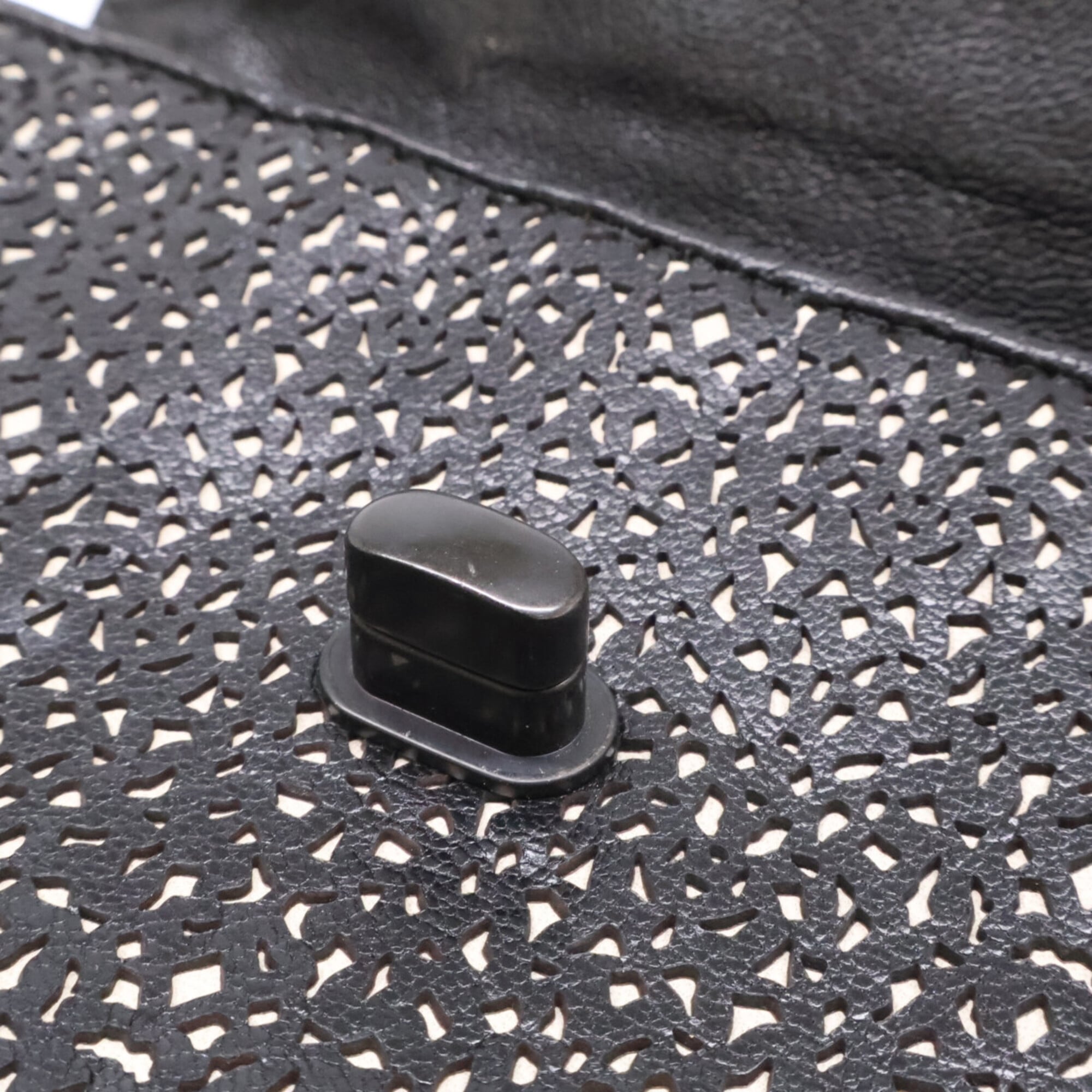 Bottega Veneta Black Leather Clutch Bag (Pre-Owned)