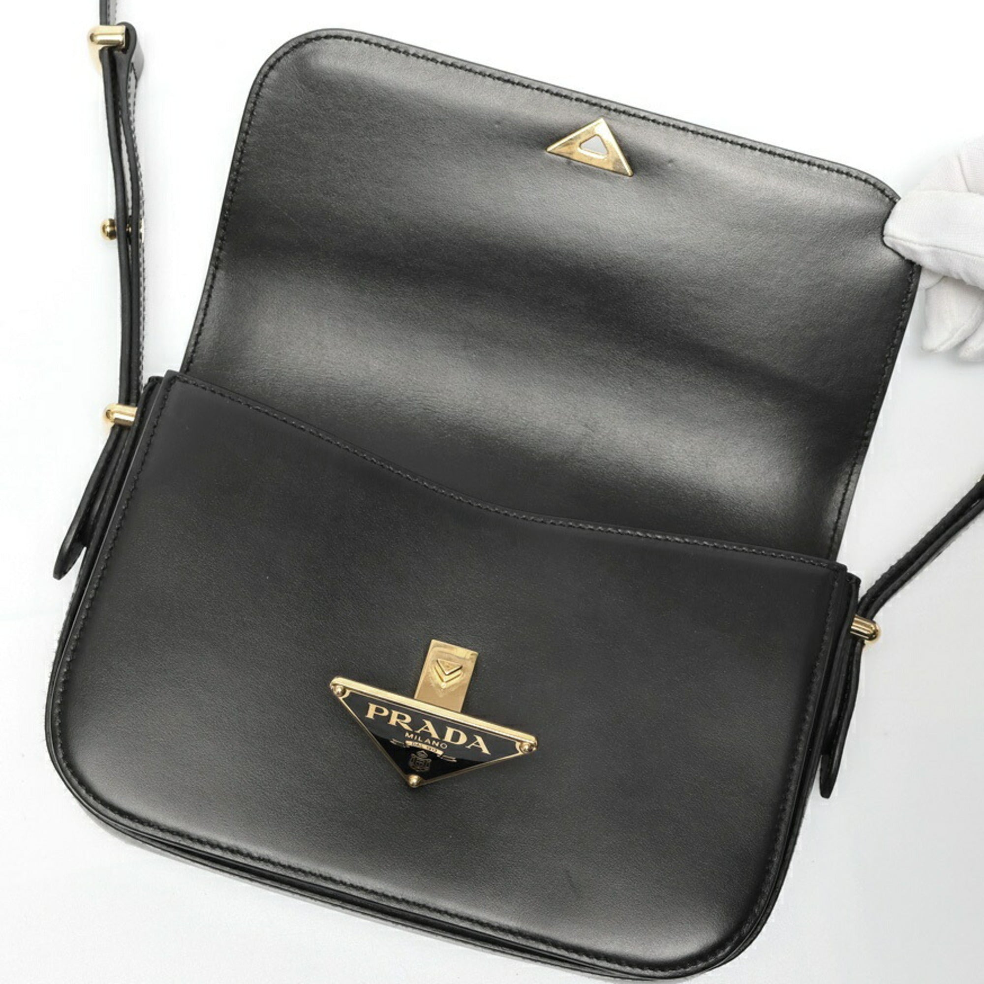 Prada Black Leather Shoulder Bag (Pre-Owned)