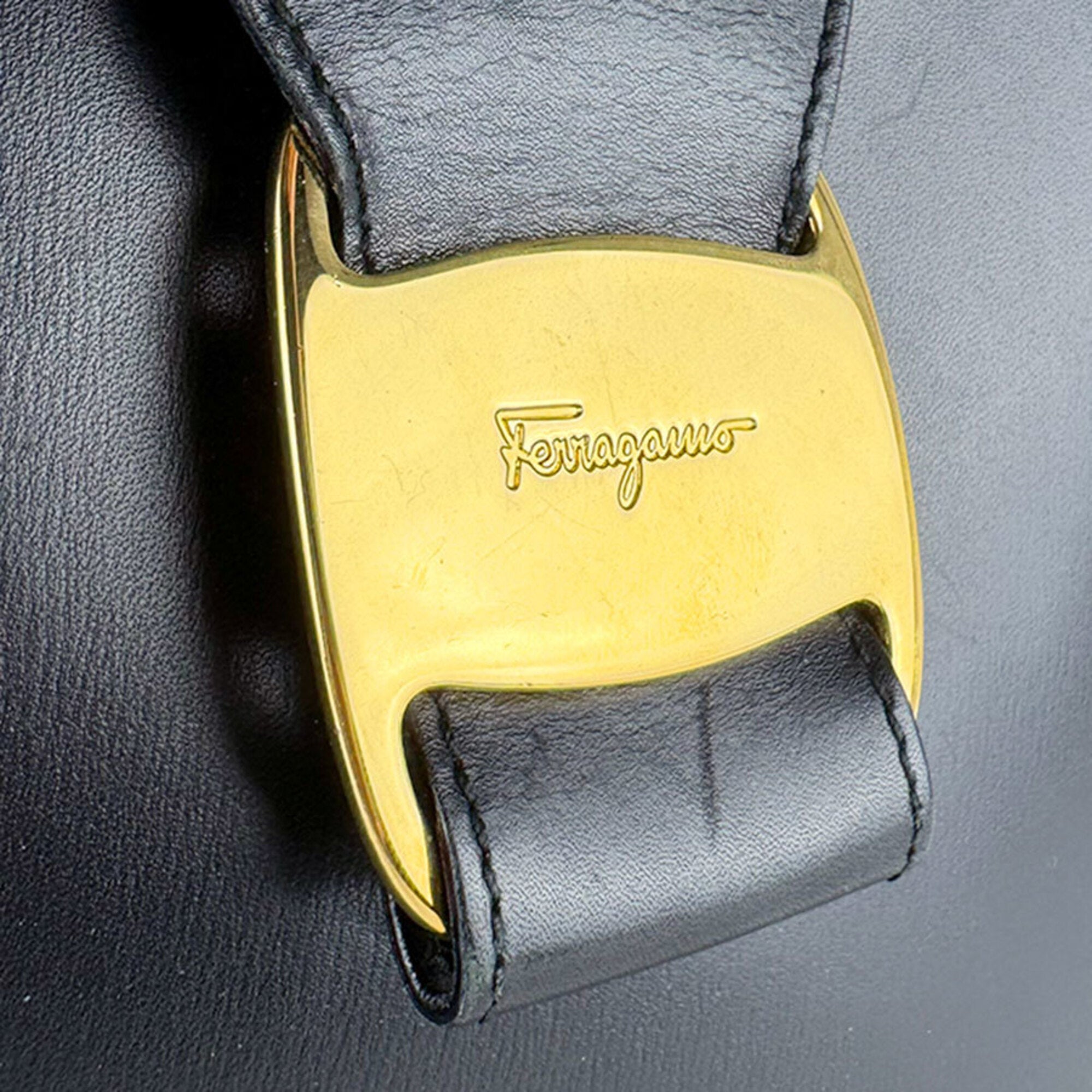 Salvatore Ferragamo Black Leather Handbag Shoulder Bag (Pre-Owned)