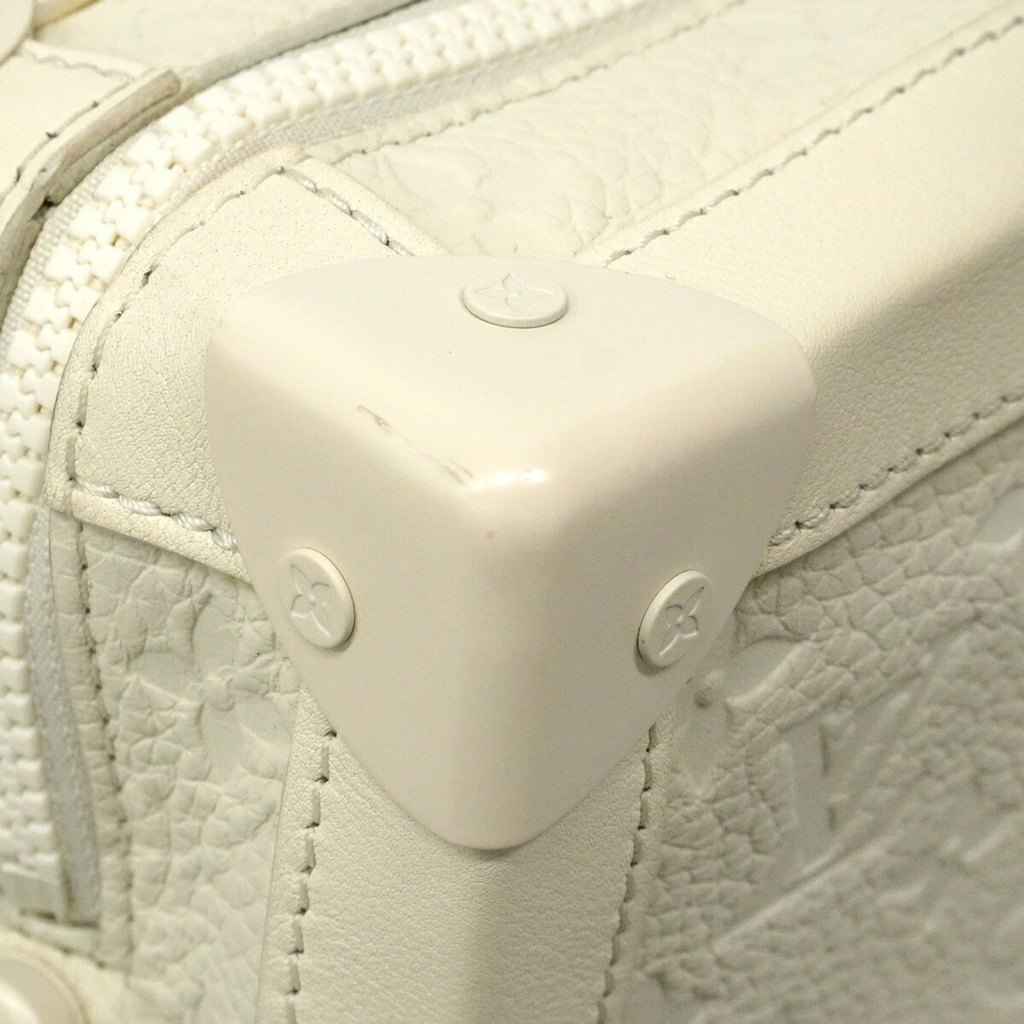 Louis Vuitton Blanc Shoulder Bag (Pre-Owned)