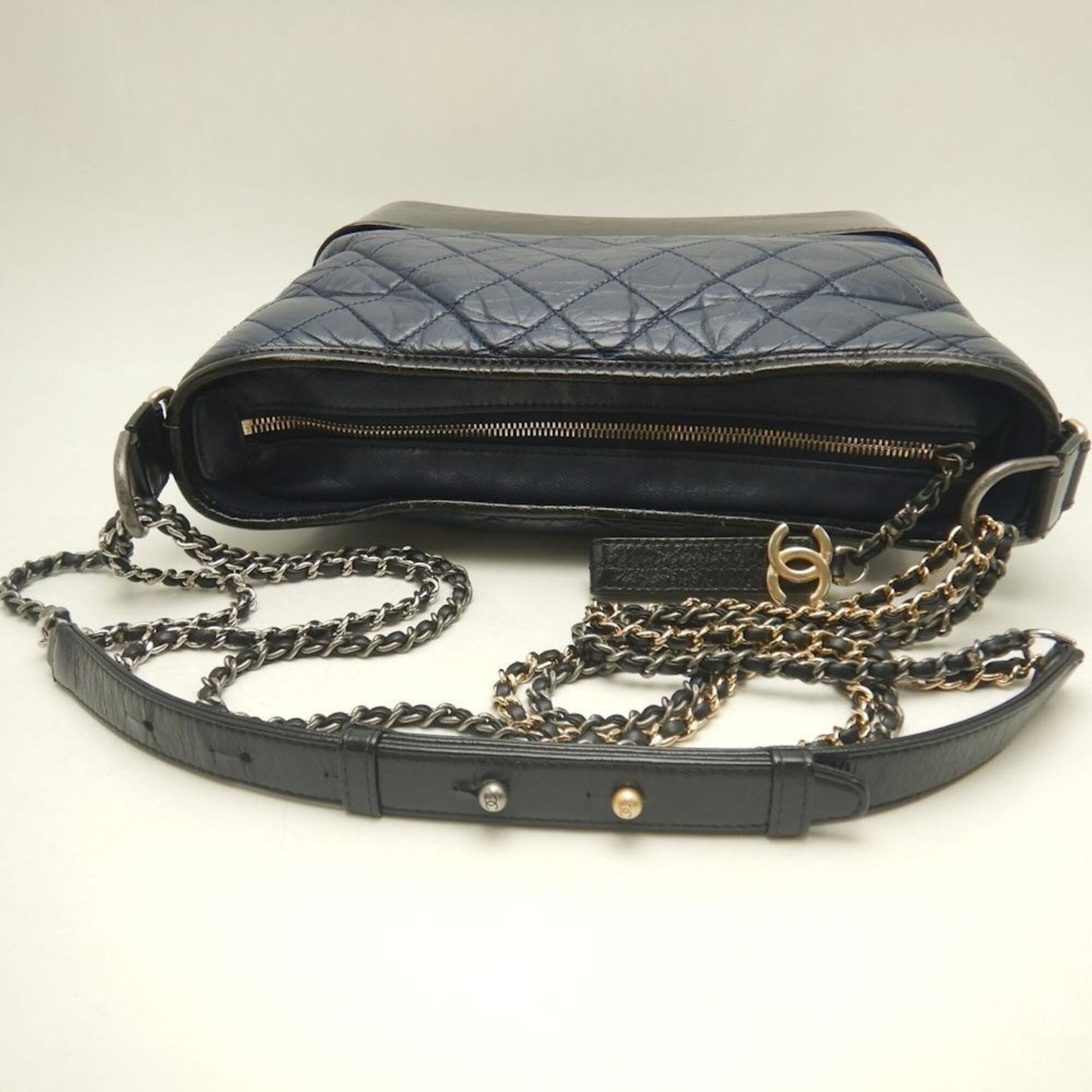 Chanel Black Navy Leather Shoulder Bag (Pre-Owned)