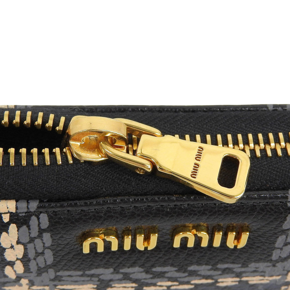 Miu Miu Black Gray Pink Beige Leather Long Wallet (Bi-Fold) (Pre-Owned)