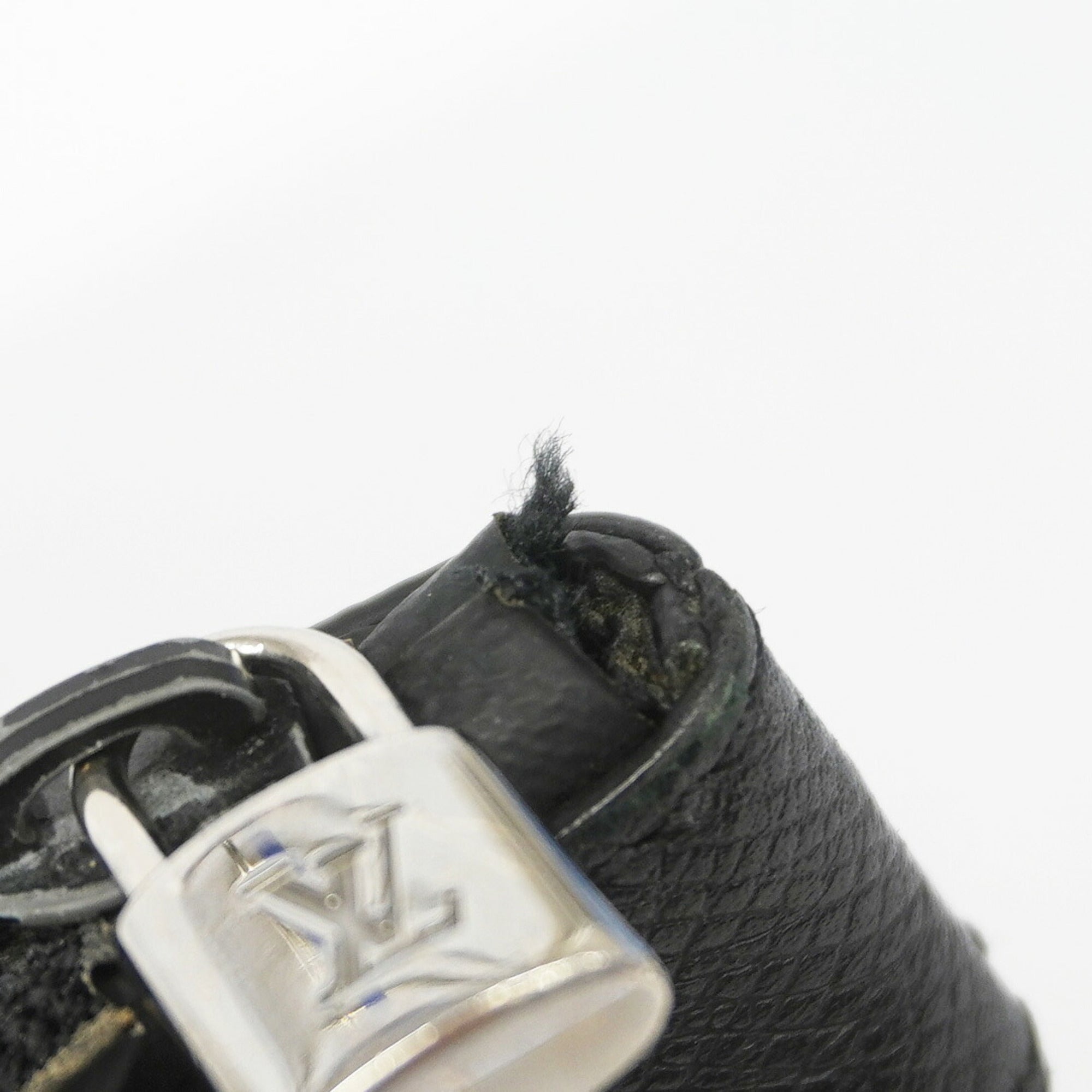 Louis Vuitton Noir Clutch Bag (Pre-Owned)