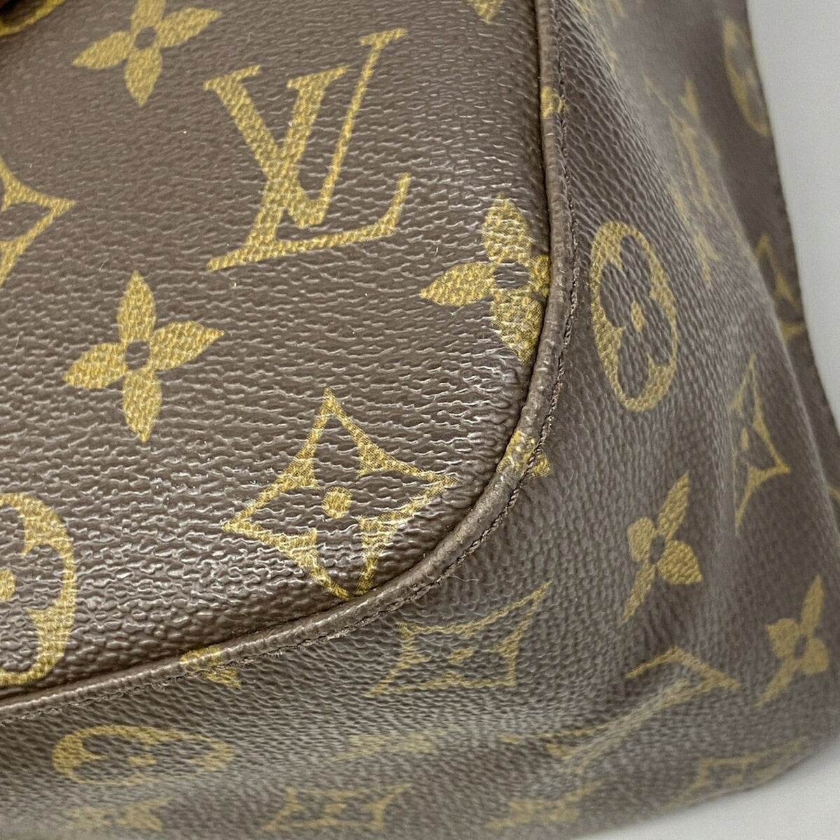 Louis Vuitton Brown Shoulder Bag (Pre-Owned)