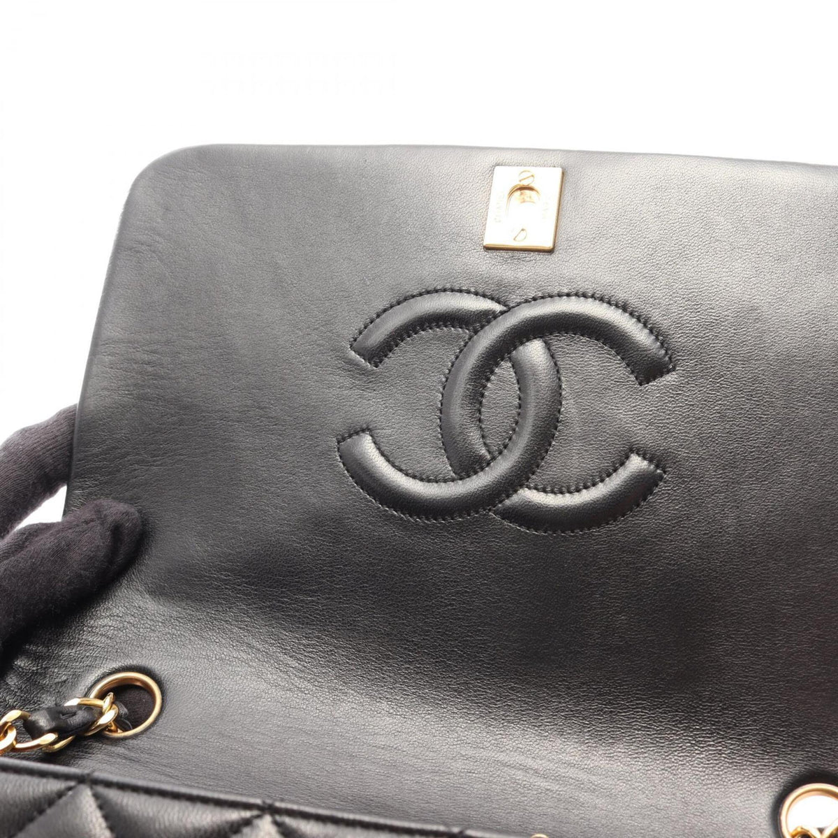 Chanel Black Leather Shoulder Bag (Pre-Owned)