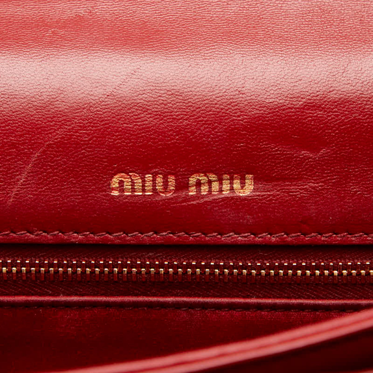 Miu Miu Matelasse Red Color Leather Shoulder Bag (Pre-Owned)