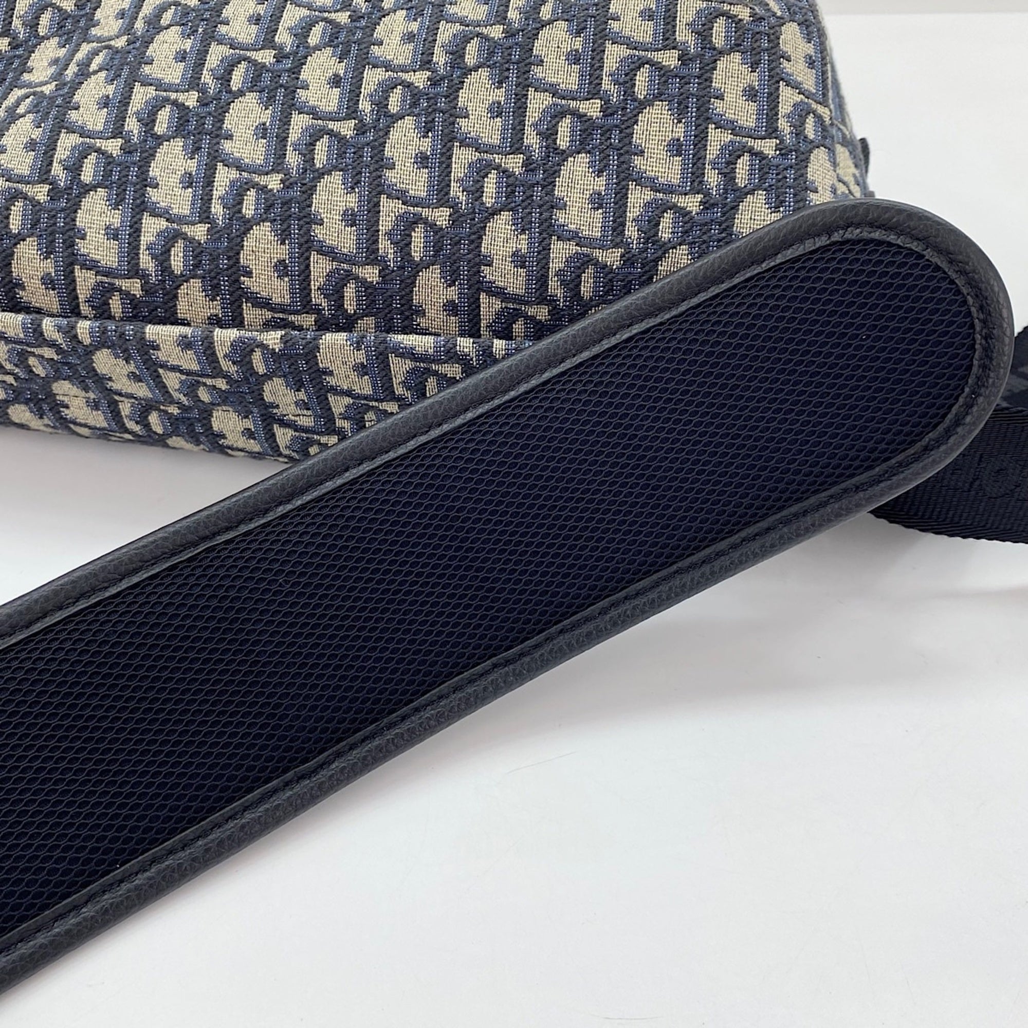 Christian Dior Navy Shoulder Bag (Pre-Owned)