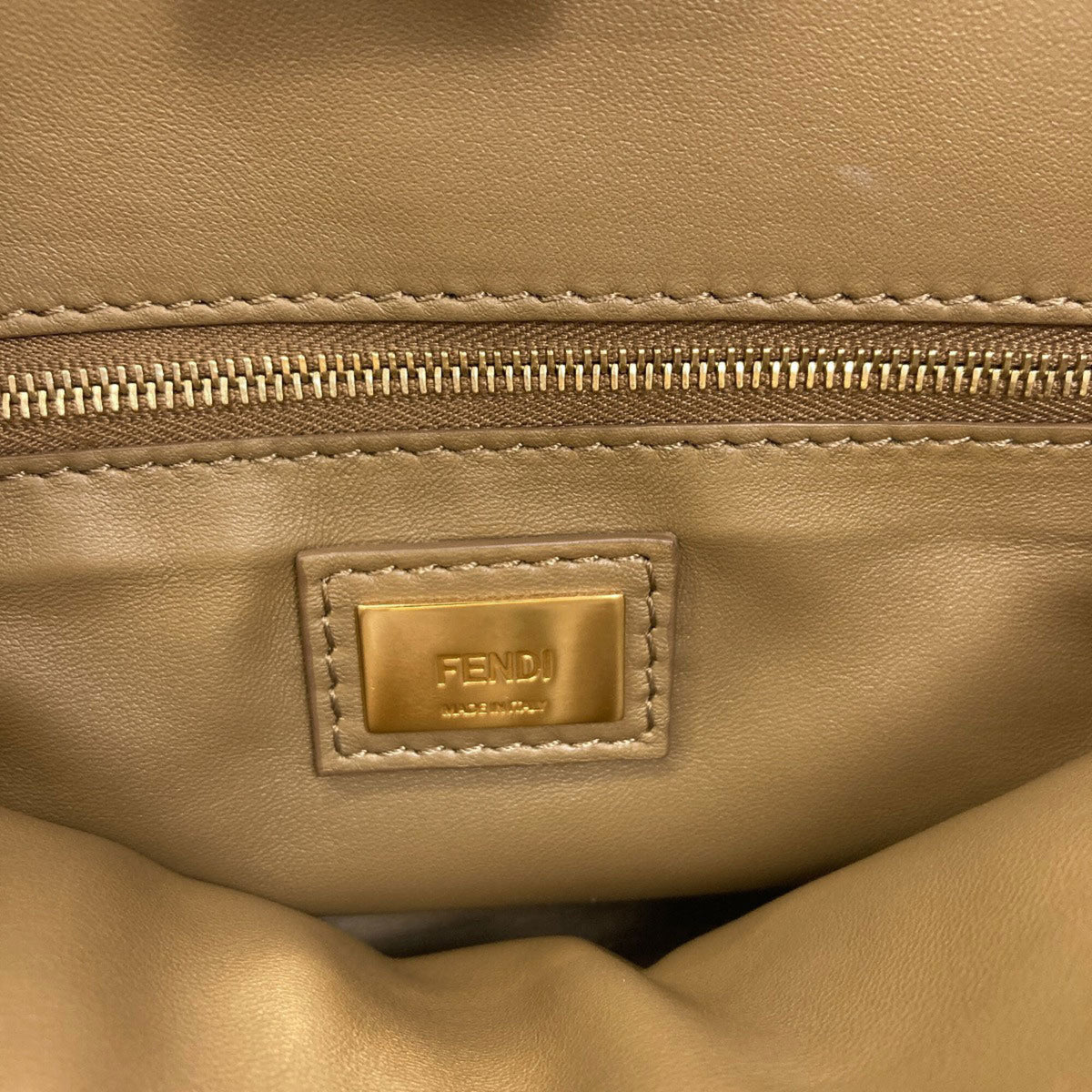 Fendi White Leather Handbag (Pre-Owned)