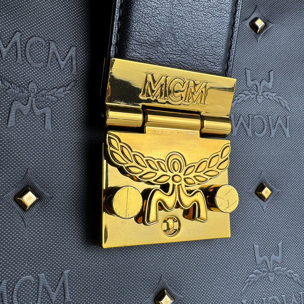 Mcm Black Coated Canvas Leather Shoulder Bag (Pre-Owned)