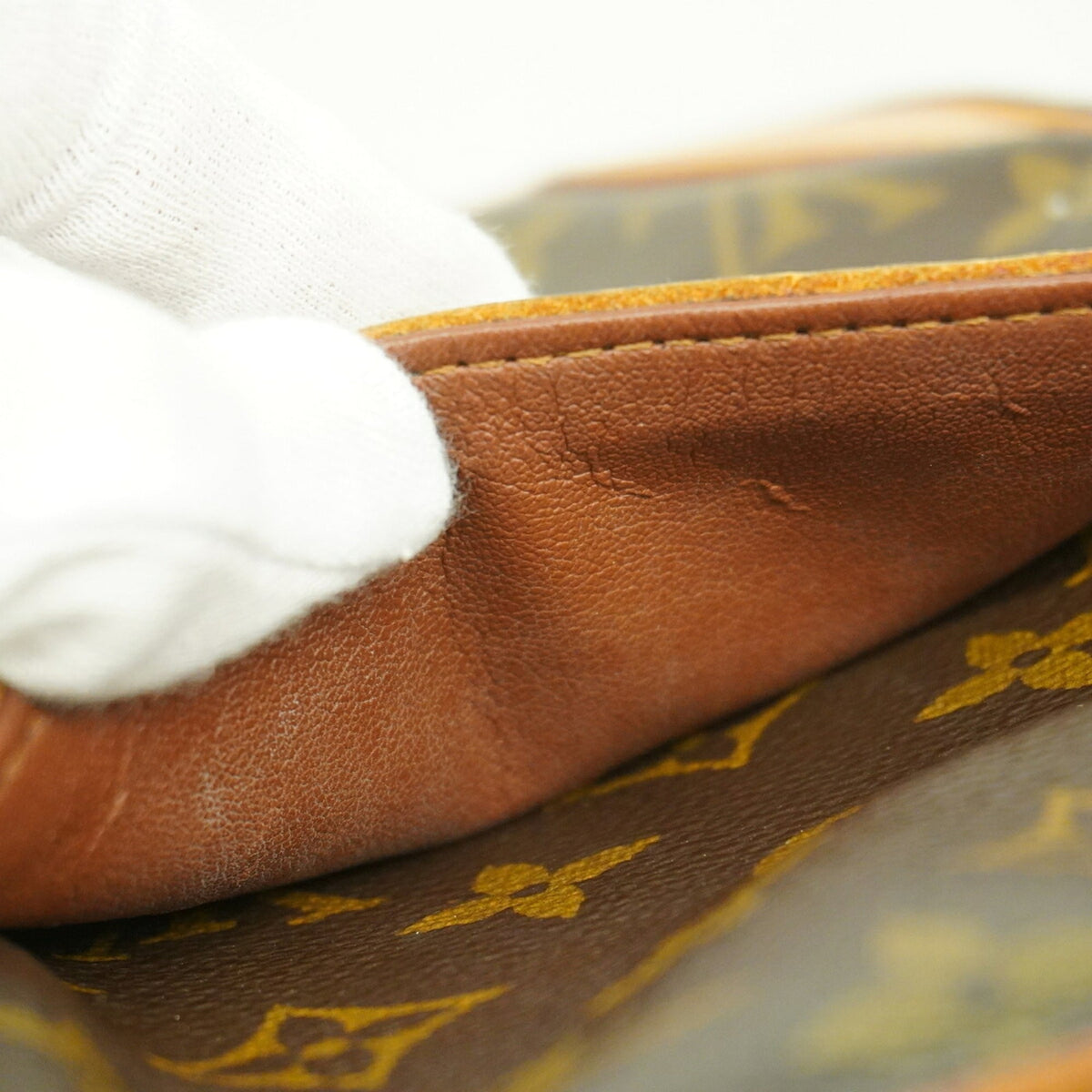 Louis Vuitton Brown Shoulder Bag (Pre-Owned)