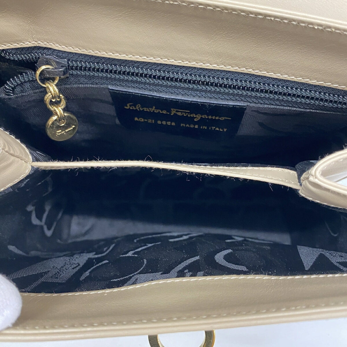 Salvatore Ferragamo Beige Leather Handbag (Pre-Owned)
