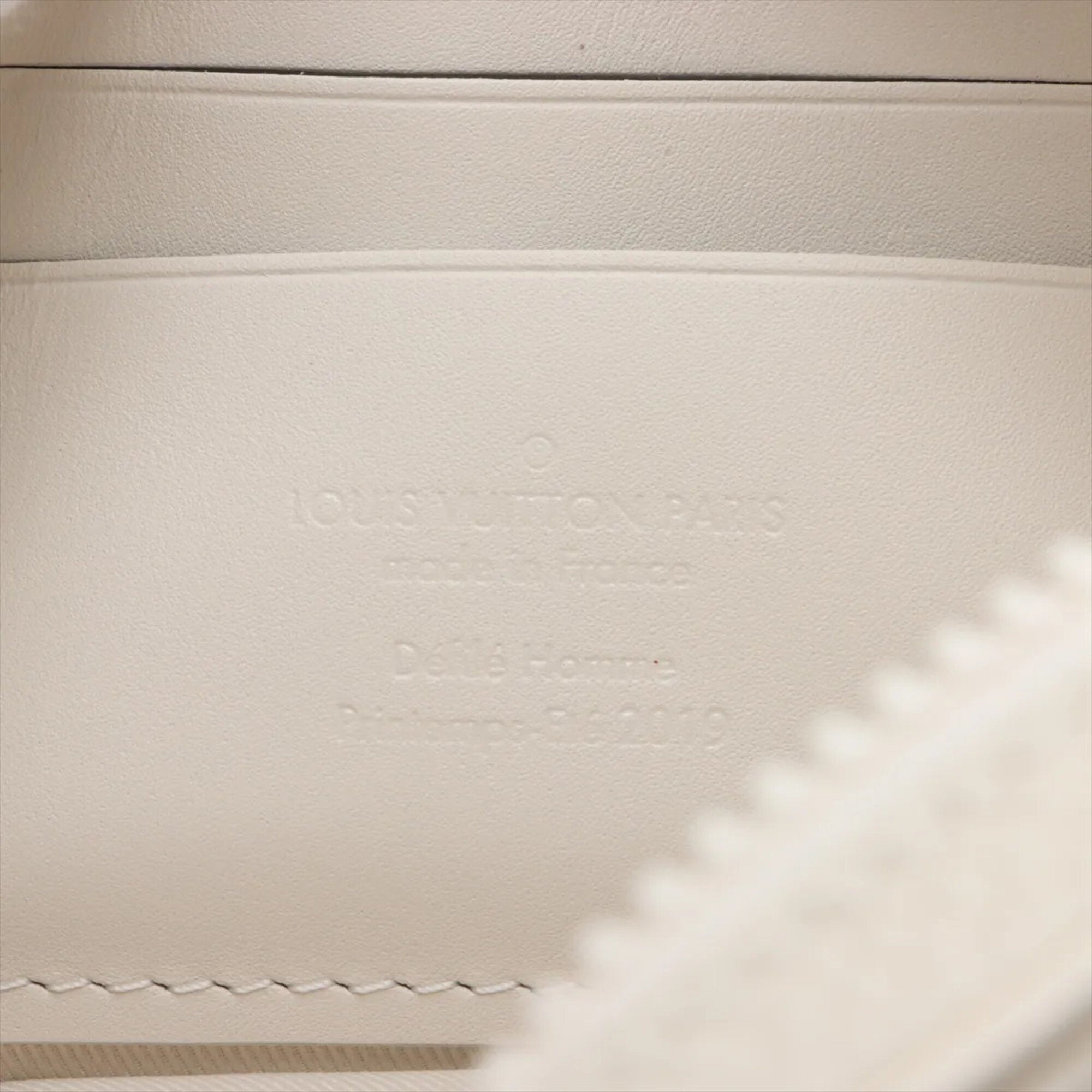 Louis Vuitton White Leather Clutch Bag Pochette (Pre-Owned)